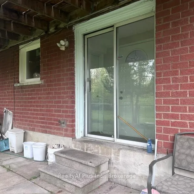 Photo 4 of Unit walk-out basement, 210 Doubtfire Crescent, Markham, Middlefield — HOMEH