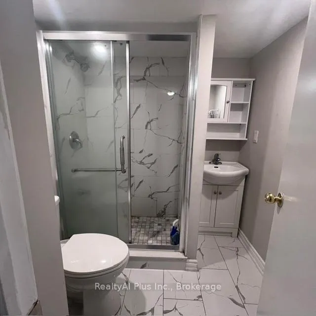 Photo 9 of Unit walk-out basement, 210 Doubtfire Crescent, Markham, Middlefield — HOMEH