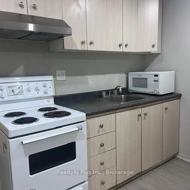 Photo 11 of Unit walk-out basement, 210 Doubtfire Crescent, Markham, Middlefield — HOMEH