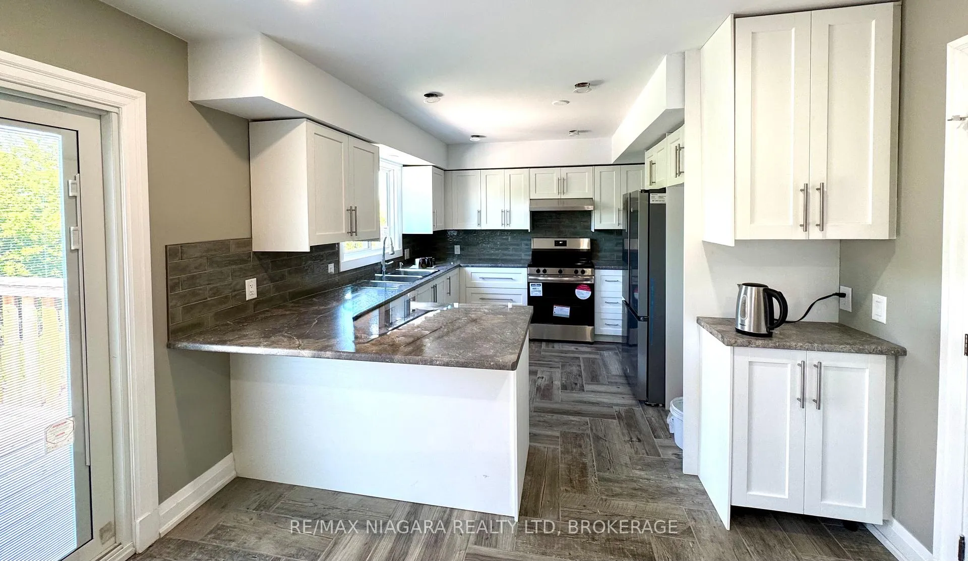 Photo 5 of Unit Upper, 21 Ball Avenue E, St. Catharines, Burleigh Hill — HOMEH