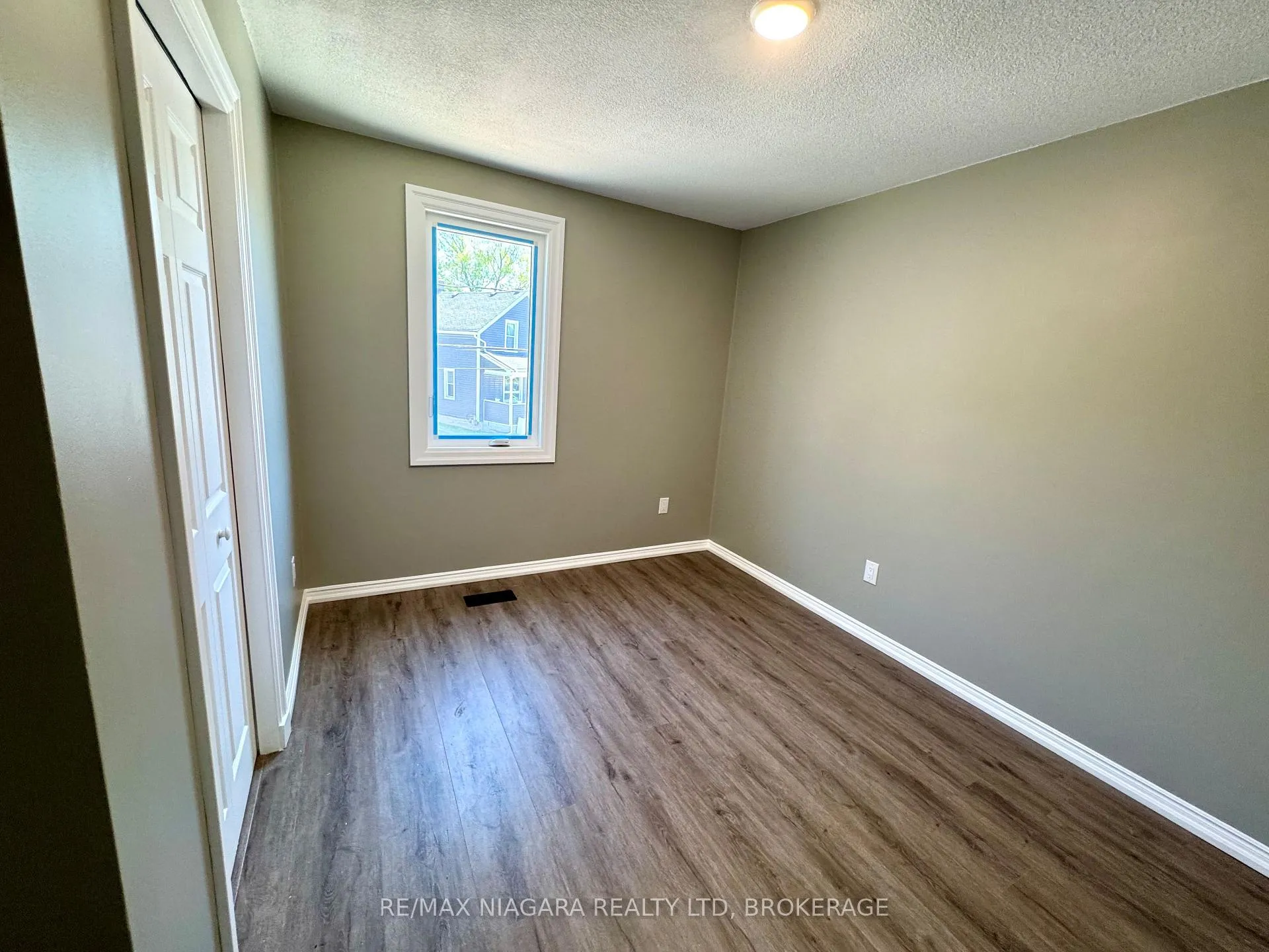 Photo 6 of Unit Upper, 21 Ball Avenue E, St. Catharines, Burleigh Hill — HOMEH