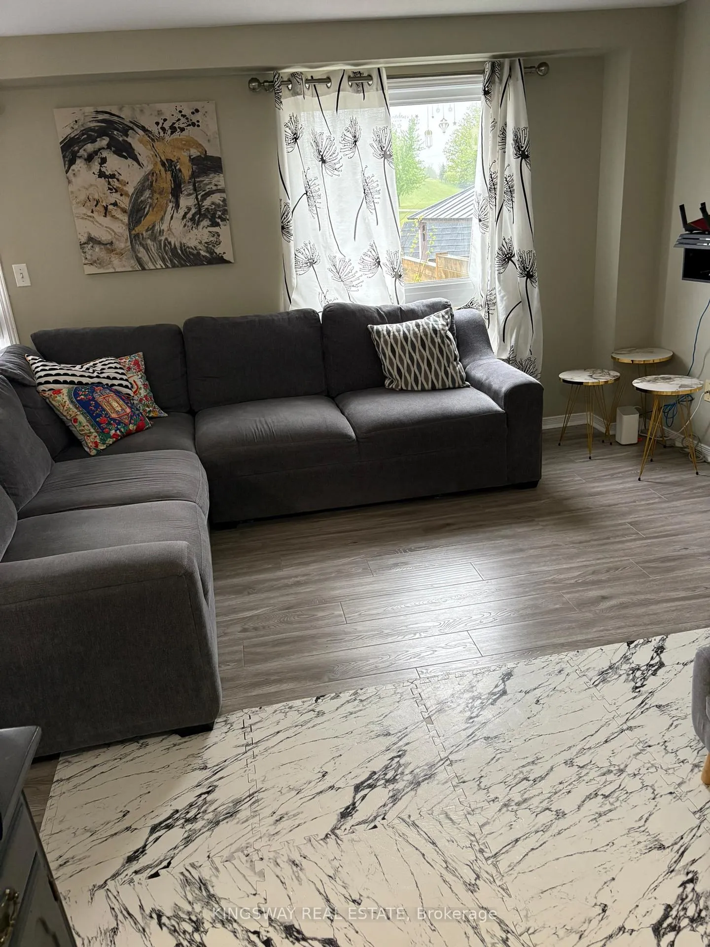 Photo 2 of 42 Foxglove Crescent N, Kitchener — HOMEH
