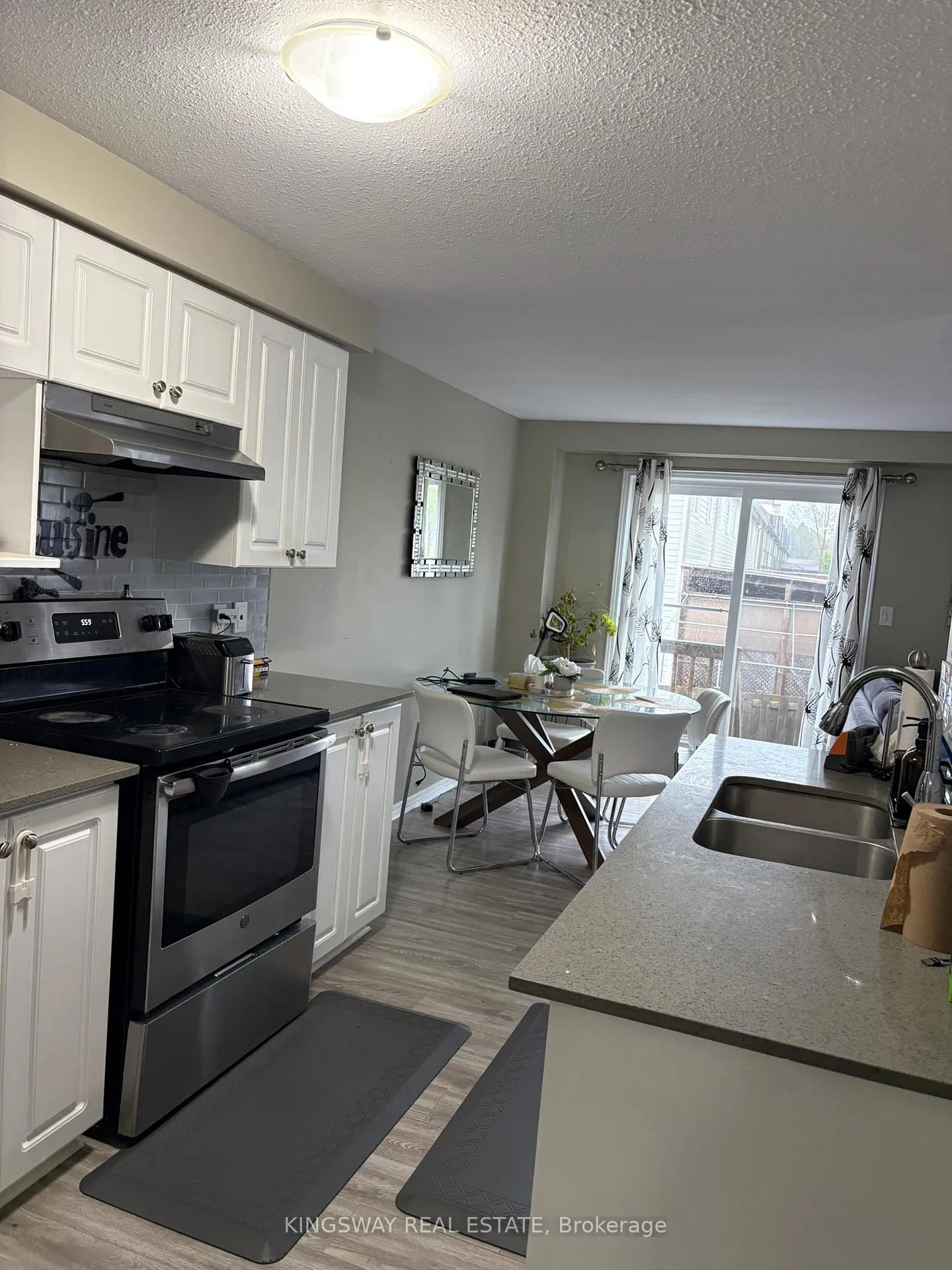 Photo 9 of 42 Foxglove Crescent N, Kitchener — HOMEH