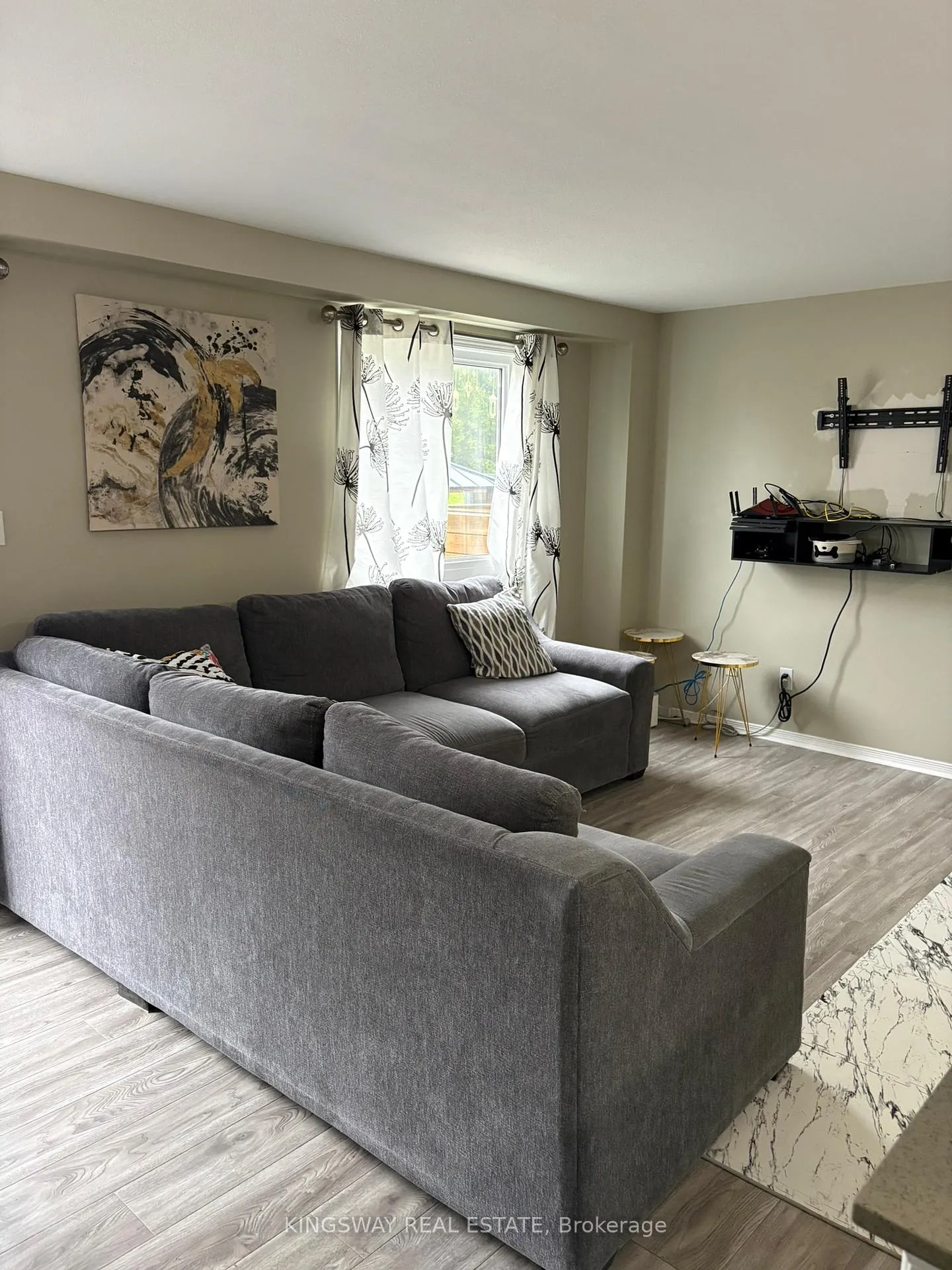 Photo 10 of 42 Foxglove Crescent N, Kitchener — HOMEH