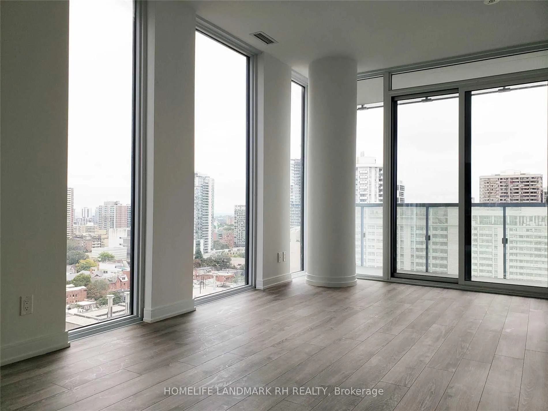 Photo 3 of Unit 2204, 28 Wellesley Street E, Toronto, Church-Yonge Corridor — HOMEH