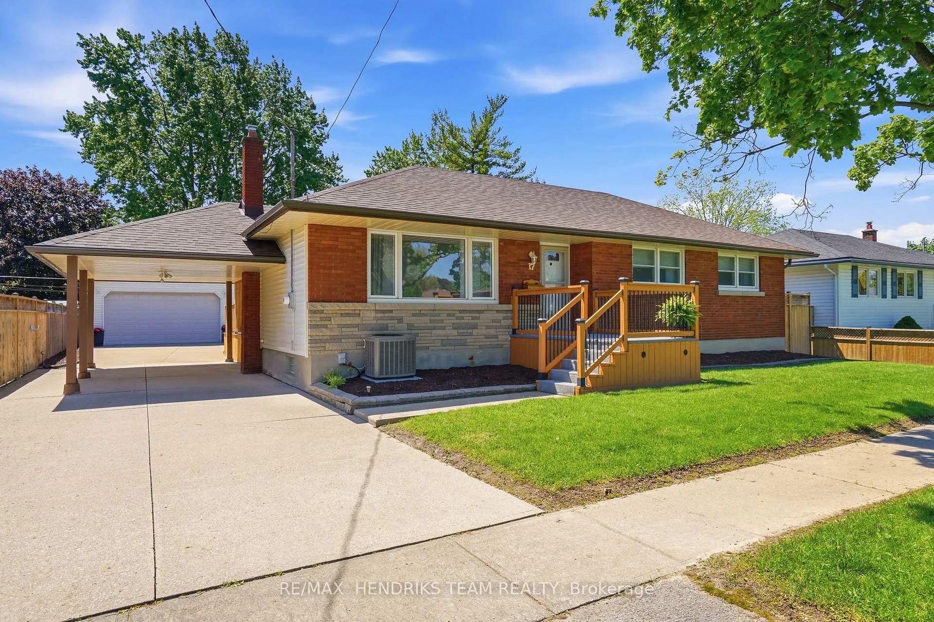 Photo 1 of 17 Sullivan Drive, St. Catharines, Lakeport — HOMEH
