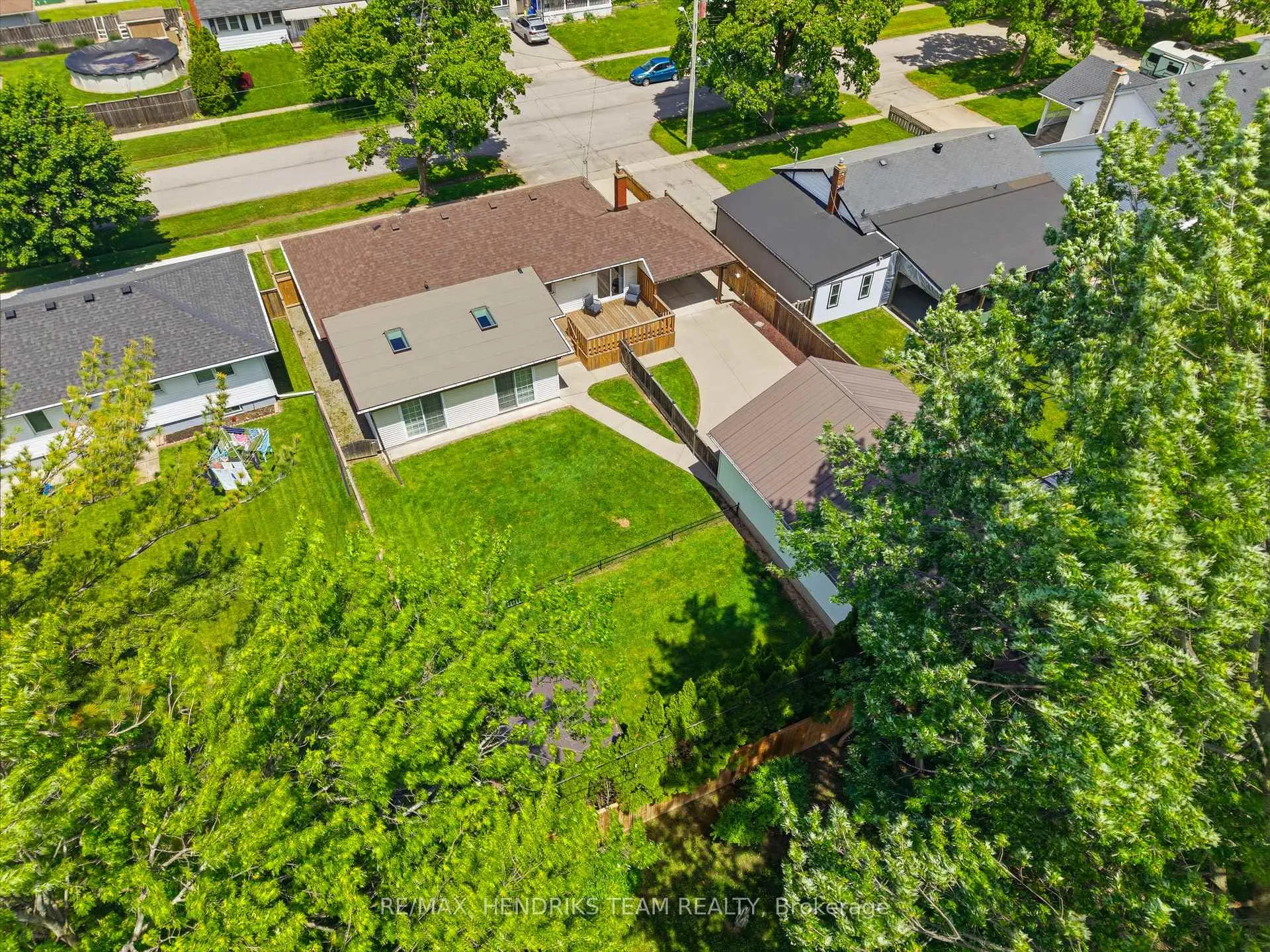Photo 2 of 17 Sullivan Drive, St. Catharines, Lakeport — HOMEH