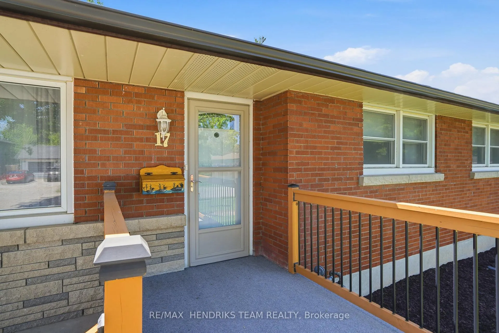 Photo 4 of 17 Sullivan Drive, St. Catharines, Lakeport — HOMEH