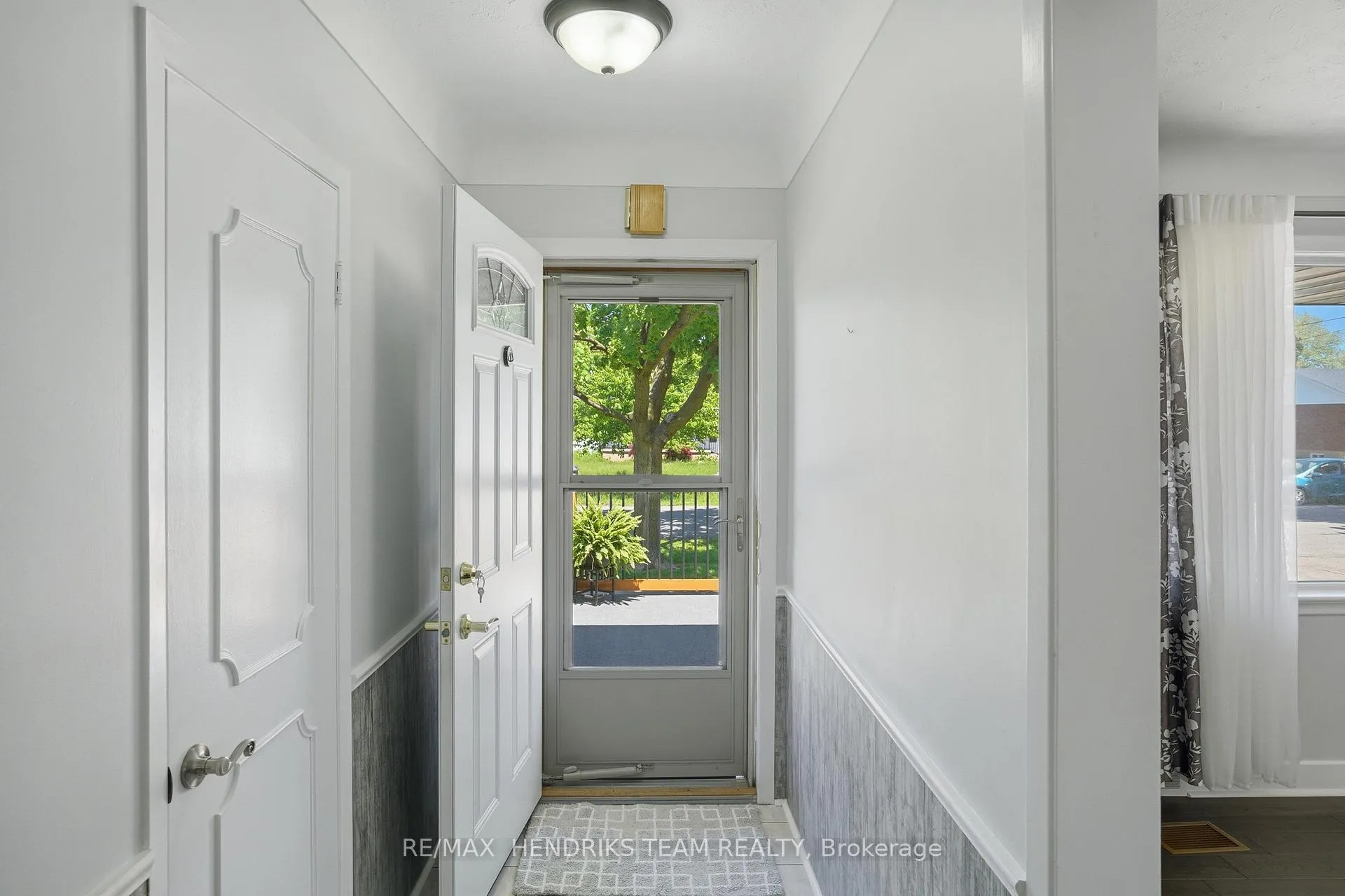 Photo 5 of 17 Sullivan Drive, St. Catharines, Lakeport — HOMEH
