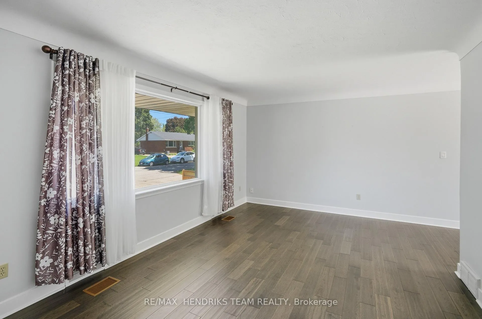 Photo 6 of 17 Sullivan Drive, St. Catharines, Lakeport — HOMEH