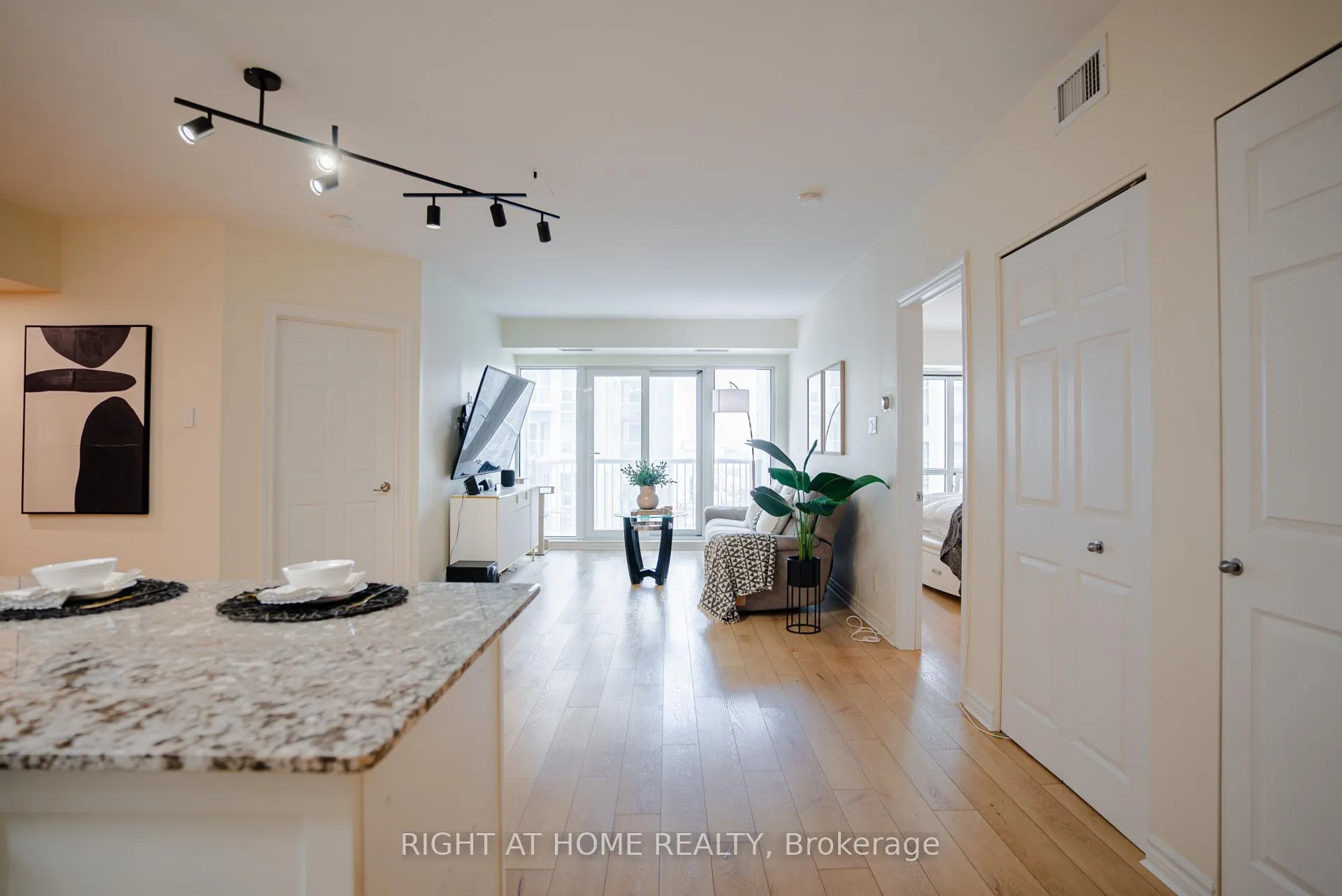 Photo 2 of Unit 1805, 234 Rideau Street, Ottawa, Sandy Hill — HOMEH