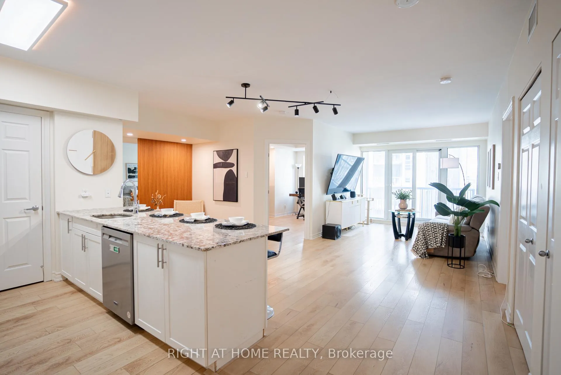 Photo 3 of Unit 1805, 234 Rideau Street, Ottawa, Sandy Hill — HOMEH