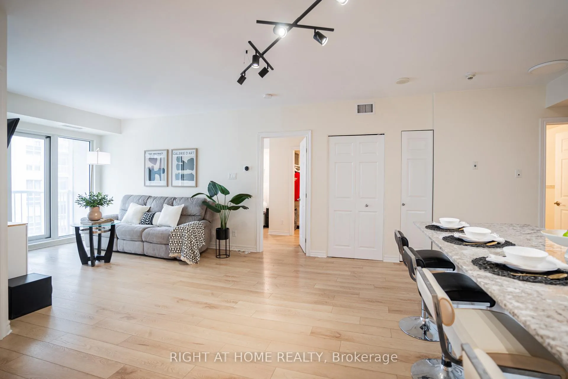 Photo 5 of Unit 1805, 234 Rideau Street, Ottawa, Sandy Hill — HOMEH