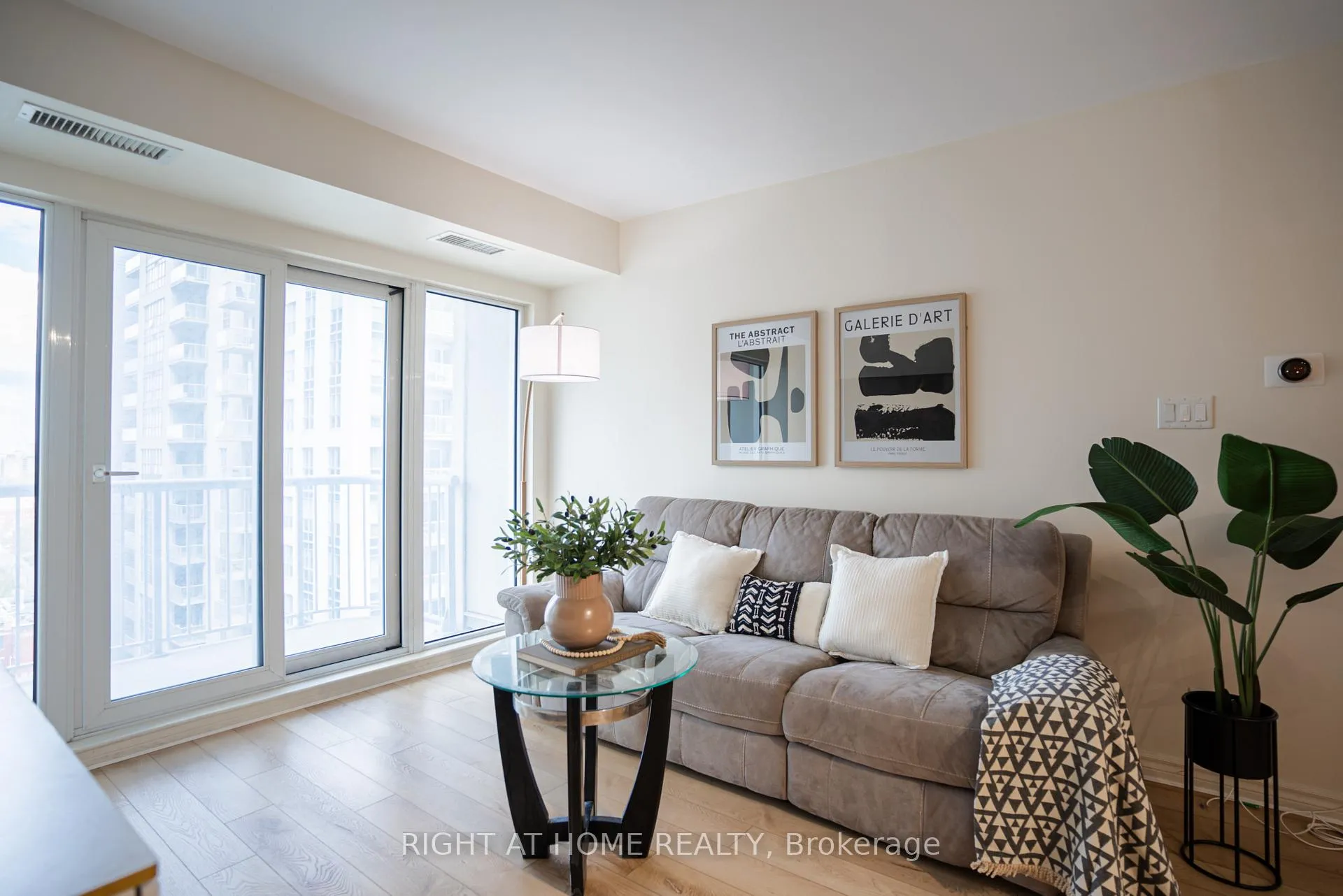 Photo 8 of Unit 1805, 234 Rideau Street, Ottawa, Sandy Hill — HOMEH