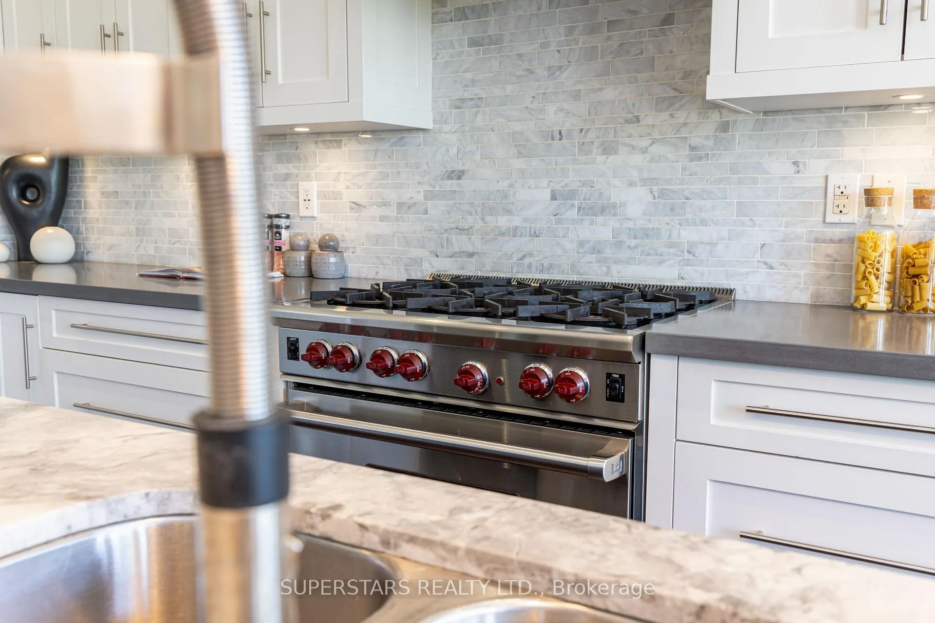 Photo 12 of 49 William Bartlett Drive, Markham, Berczy — HOMEH