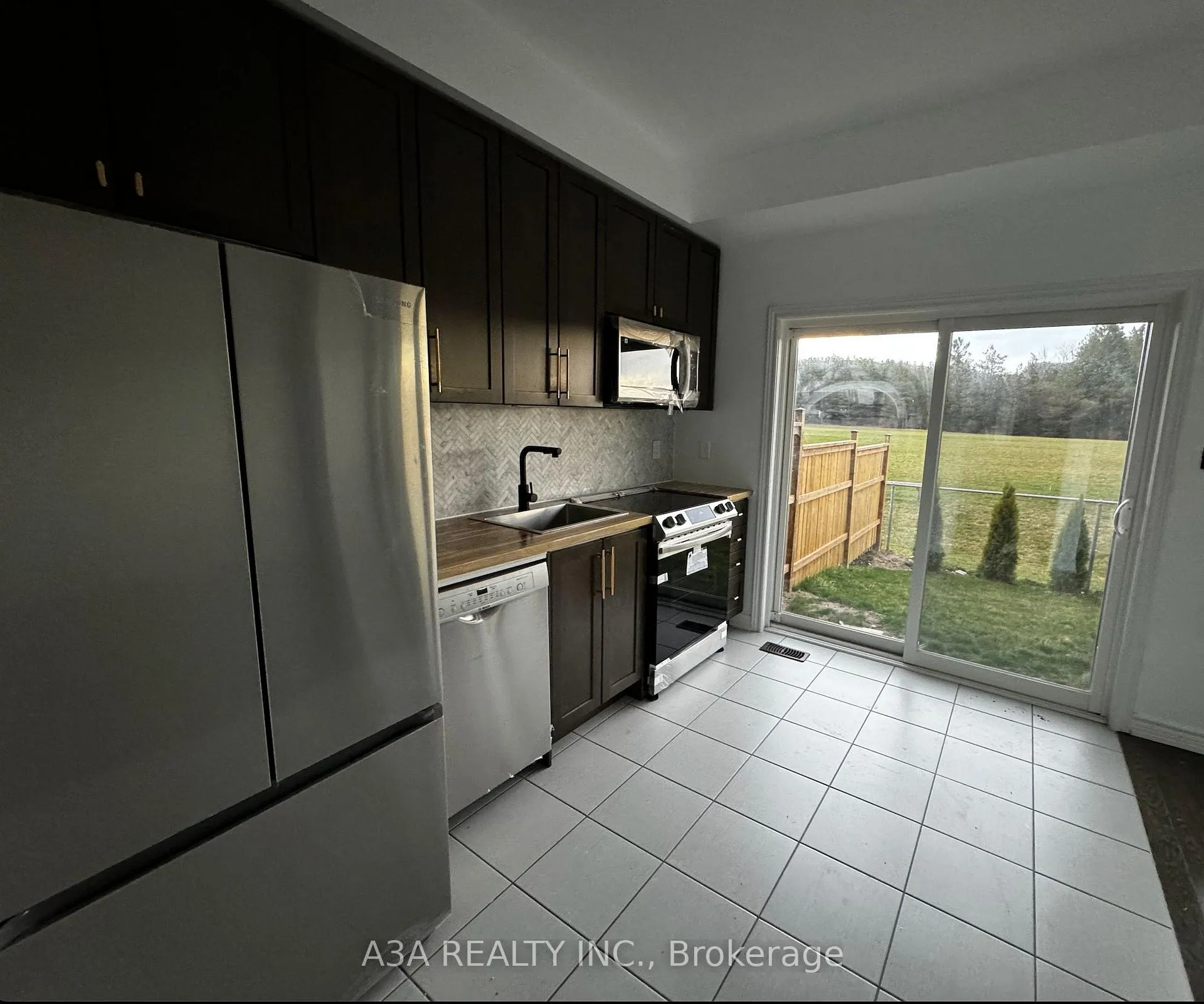 Photo 5 of 21 Deneb Street, Barrie, Ardagh — HOMEH