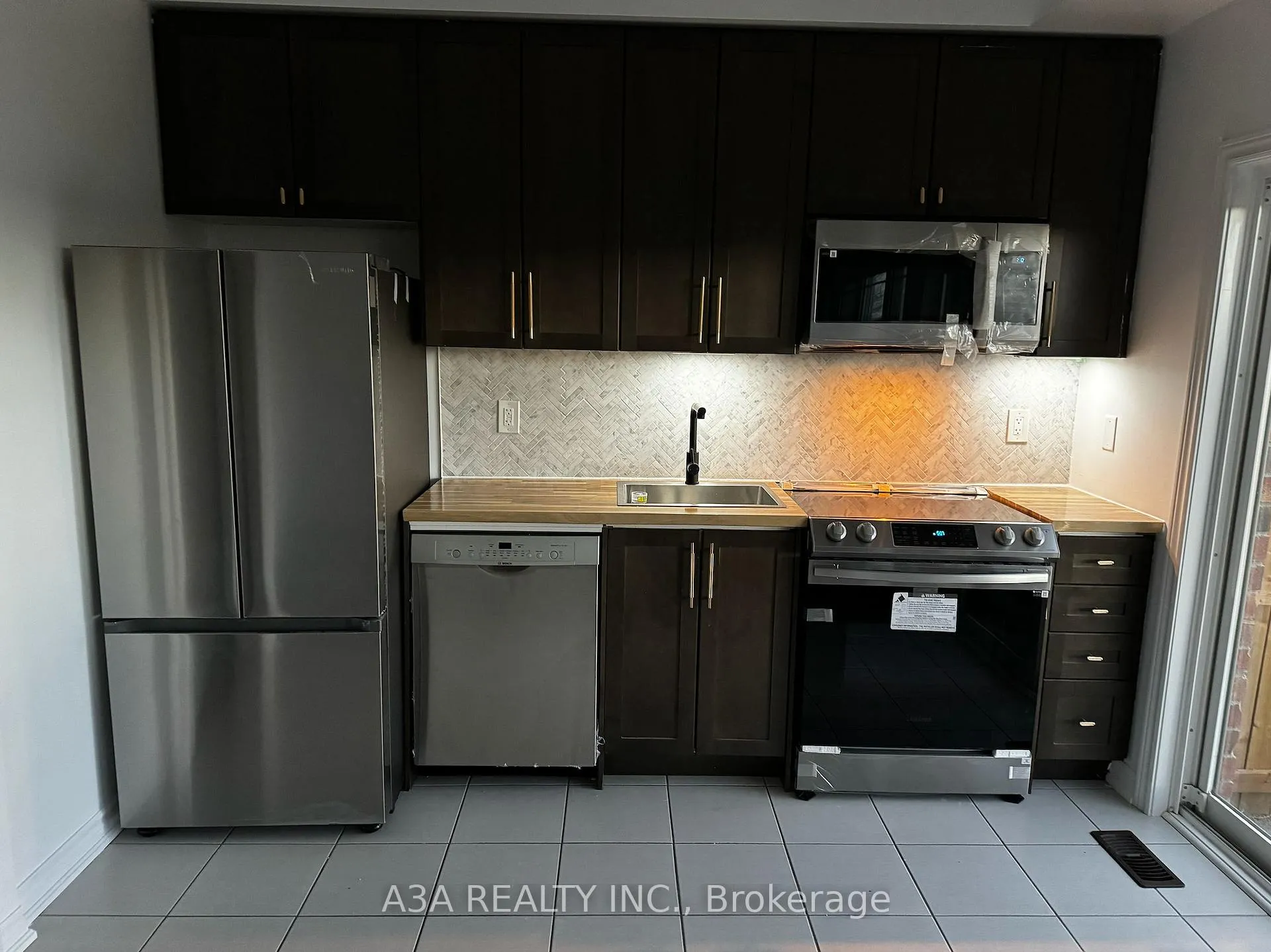 Photo 6 of 21 Deneb Street, Barrie, Ardagh — HOMEH