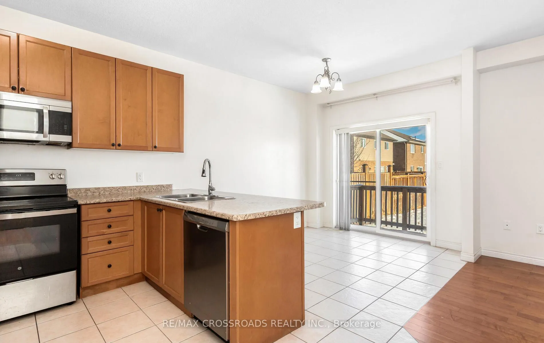 Photo 17 of 7 Colorado Boulevard, Hamilton, Rural Glanbrook — HOMEH
