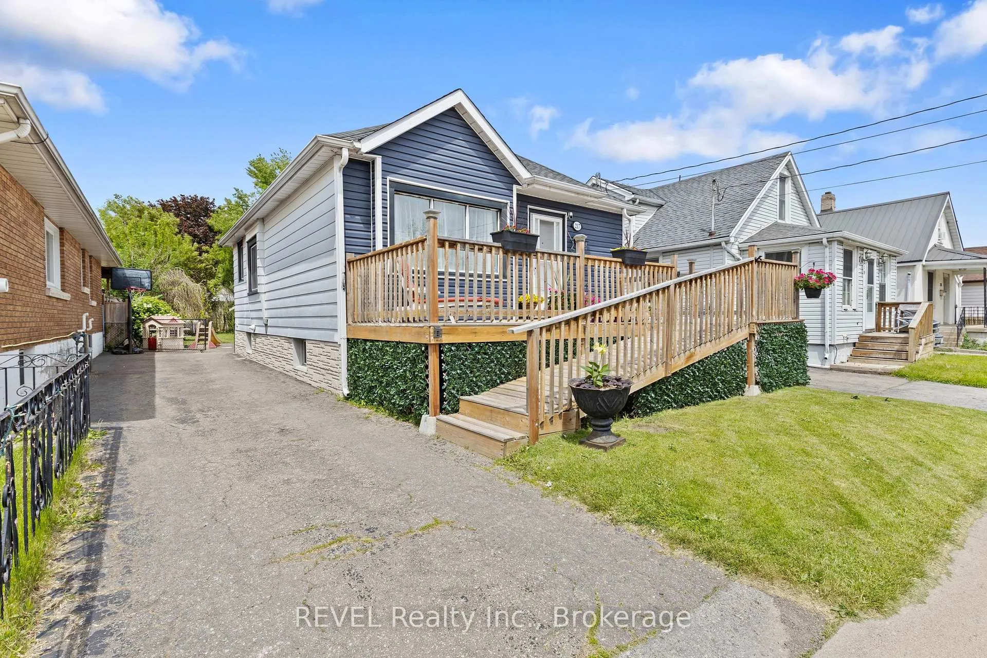 Photo 2 of 217 Niagara Street N, St. Catharines, Facer — HOMEH