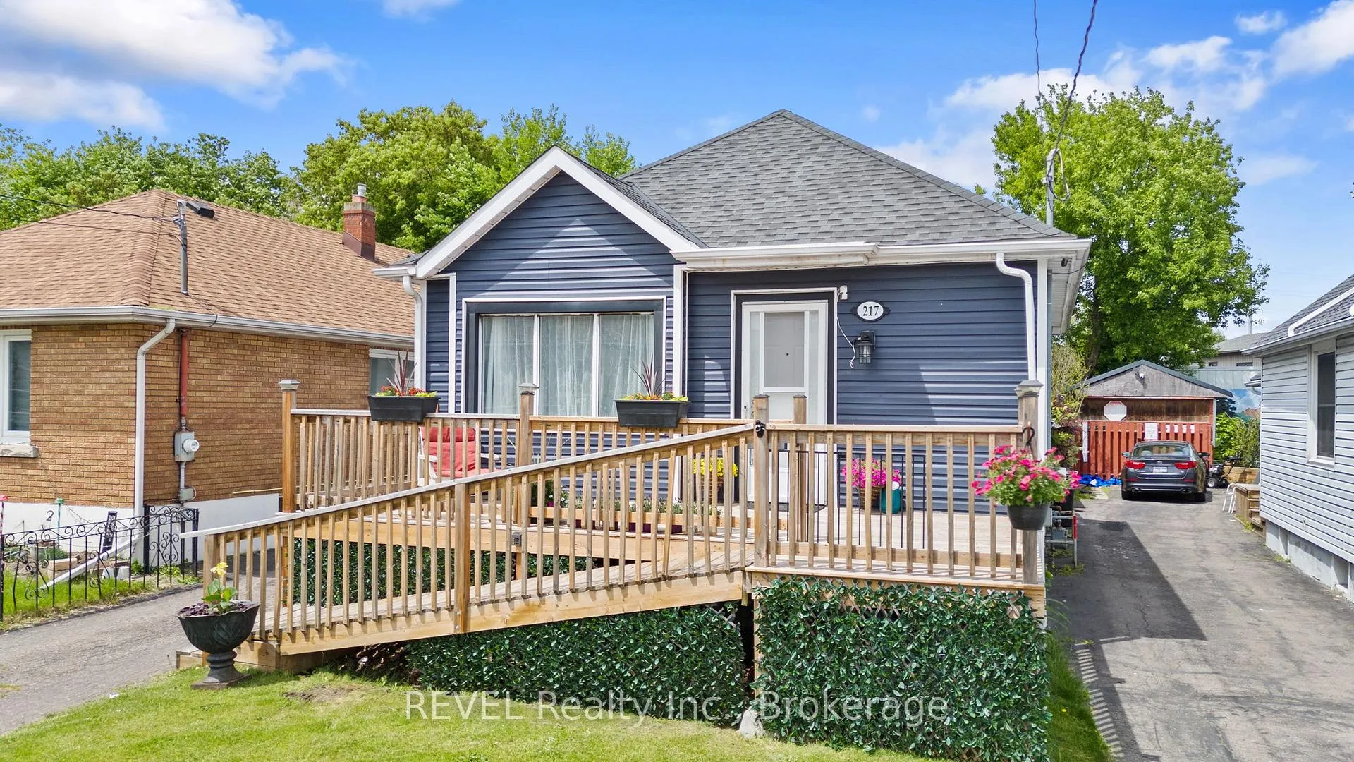 Photo 3 of 217 Niagara Street N, St. Catharines, Facer — HOMEH