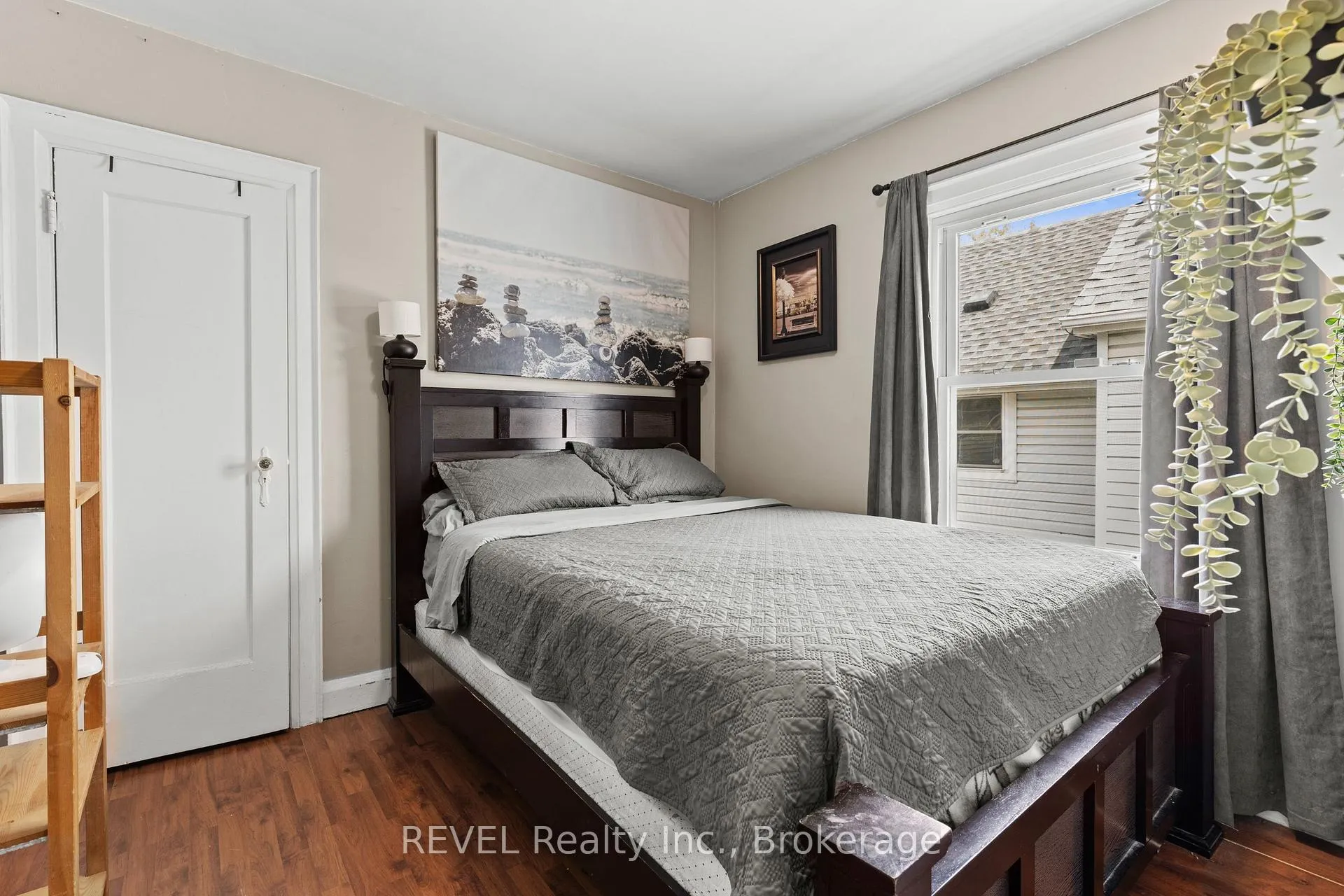 Photo 15 of 217 Niagara Street N, St. Catharines, Facer — HOMEH
