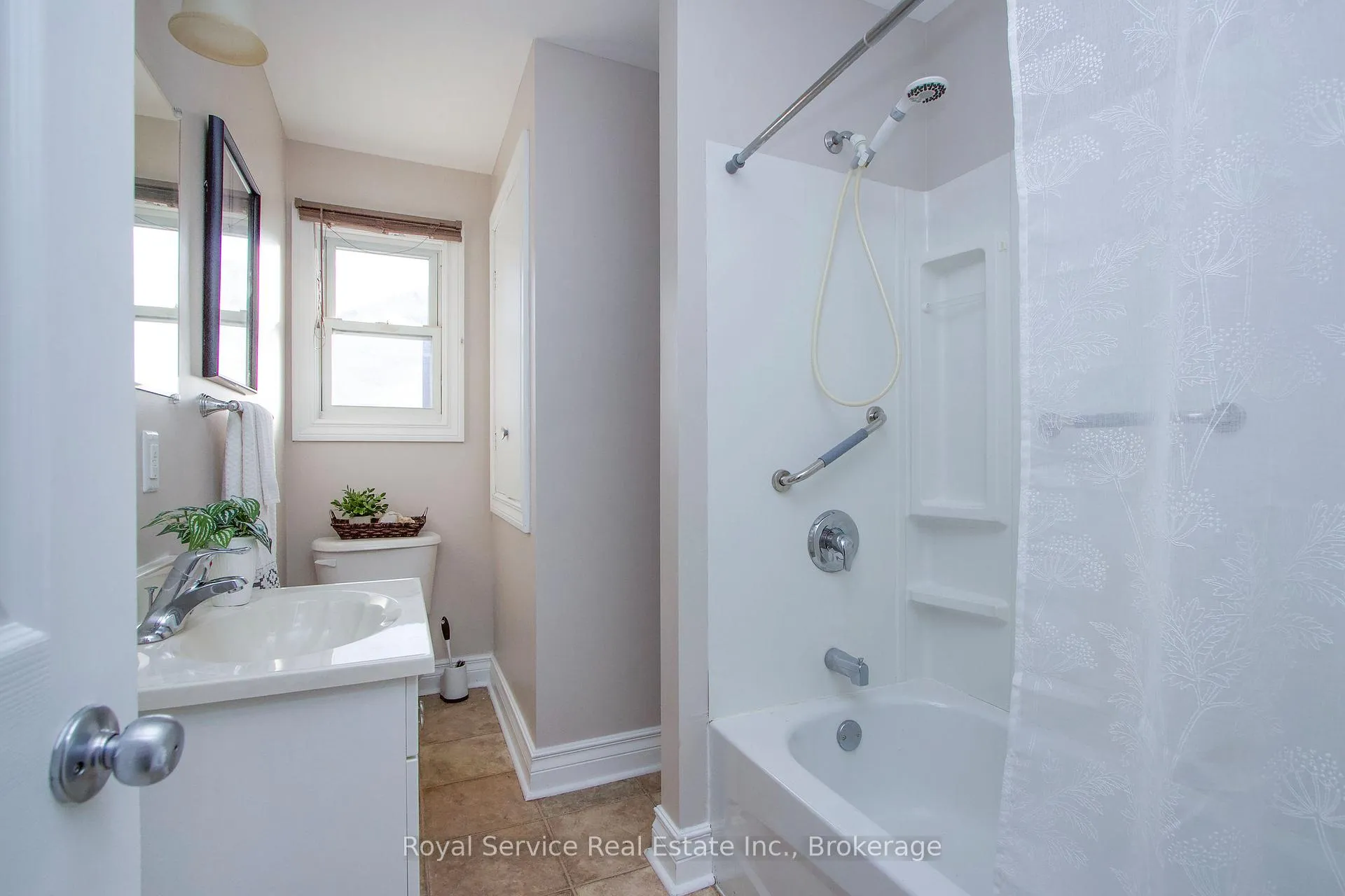 Photo 23 of 9 Jane Street, Clarington, Bowmanville — HOMEH