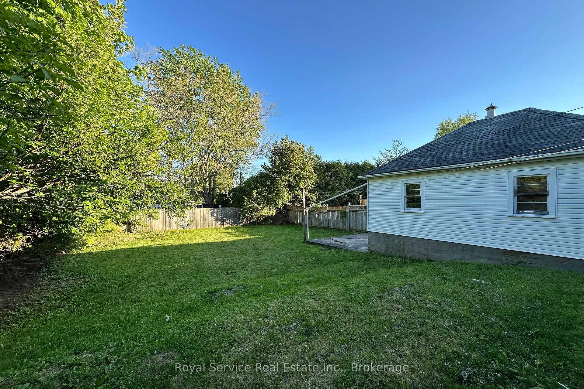 Photo 33 of 9 Jane Street, Clarington, Bowmanville — HOMEH