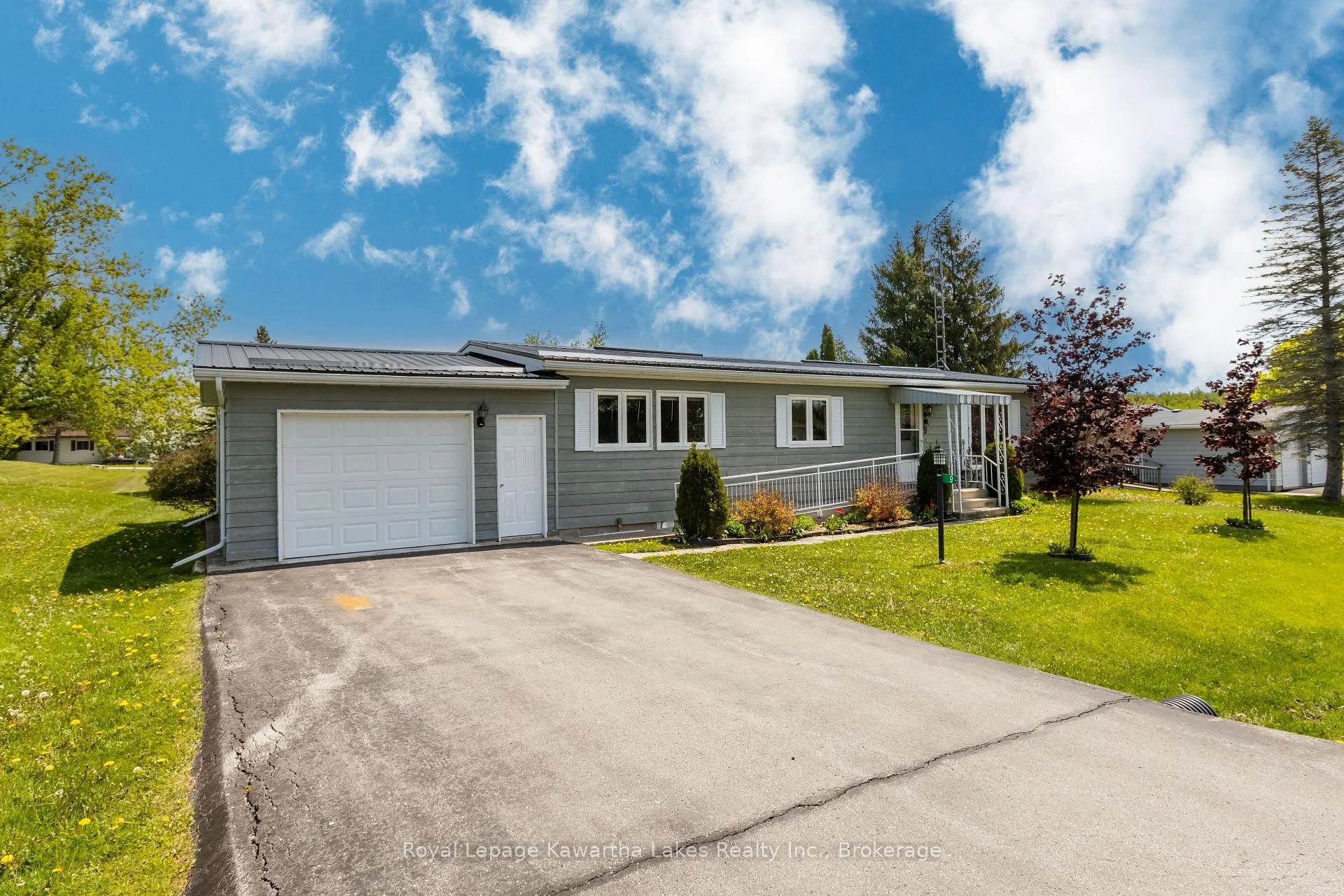 Photo 1 of 9 Vista Drive, Kawartha Lakes, Lindsay — HOMEH