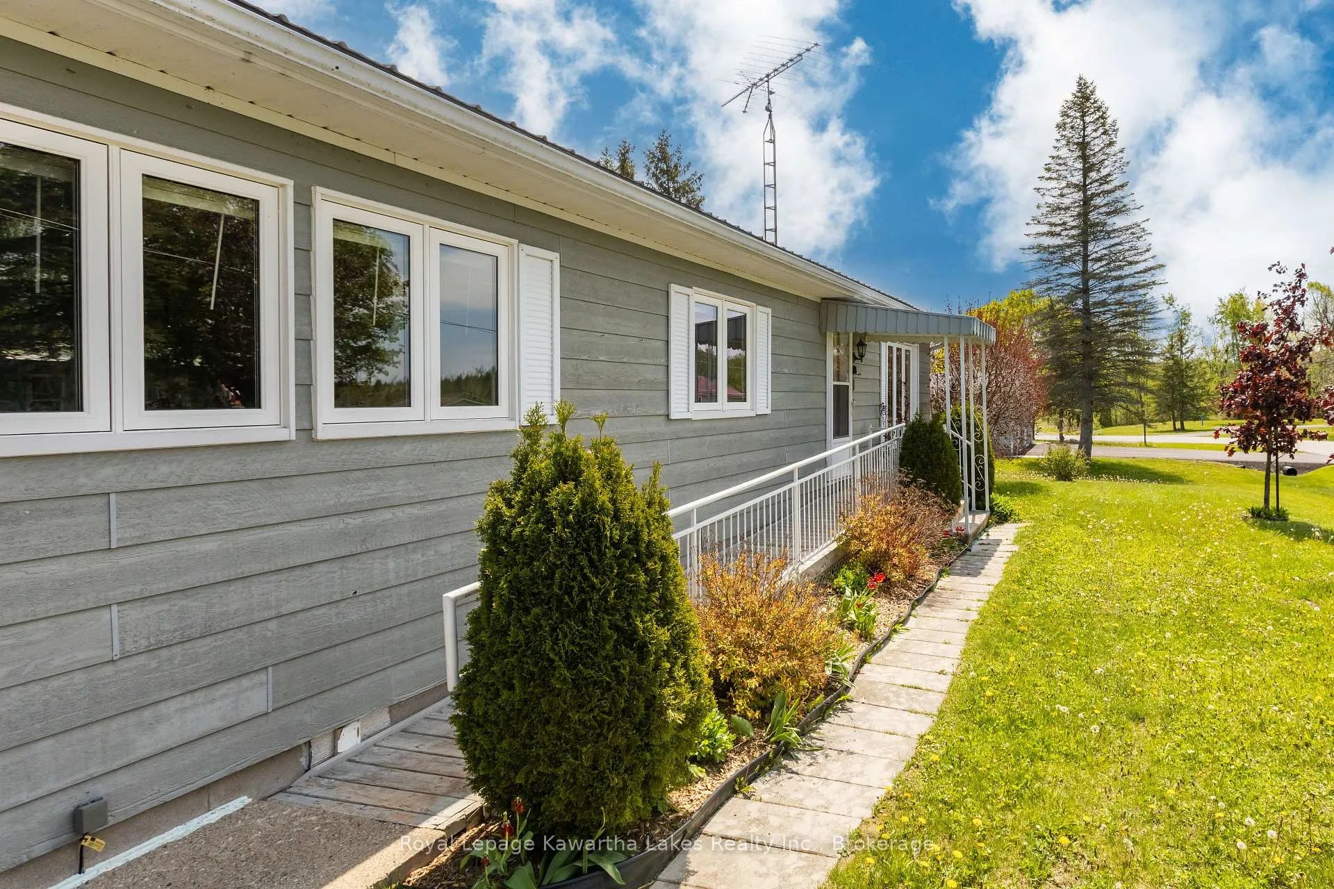 Photo 4 of 9 Vista Drive, Kawartha Lakes, Lindsay — HOMEH