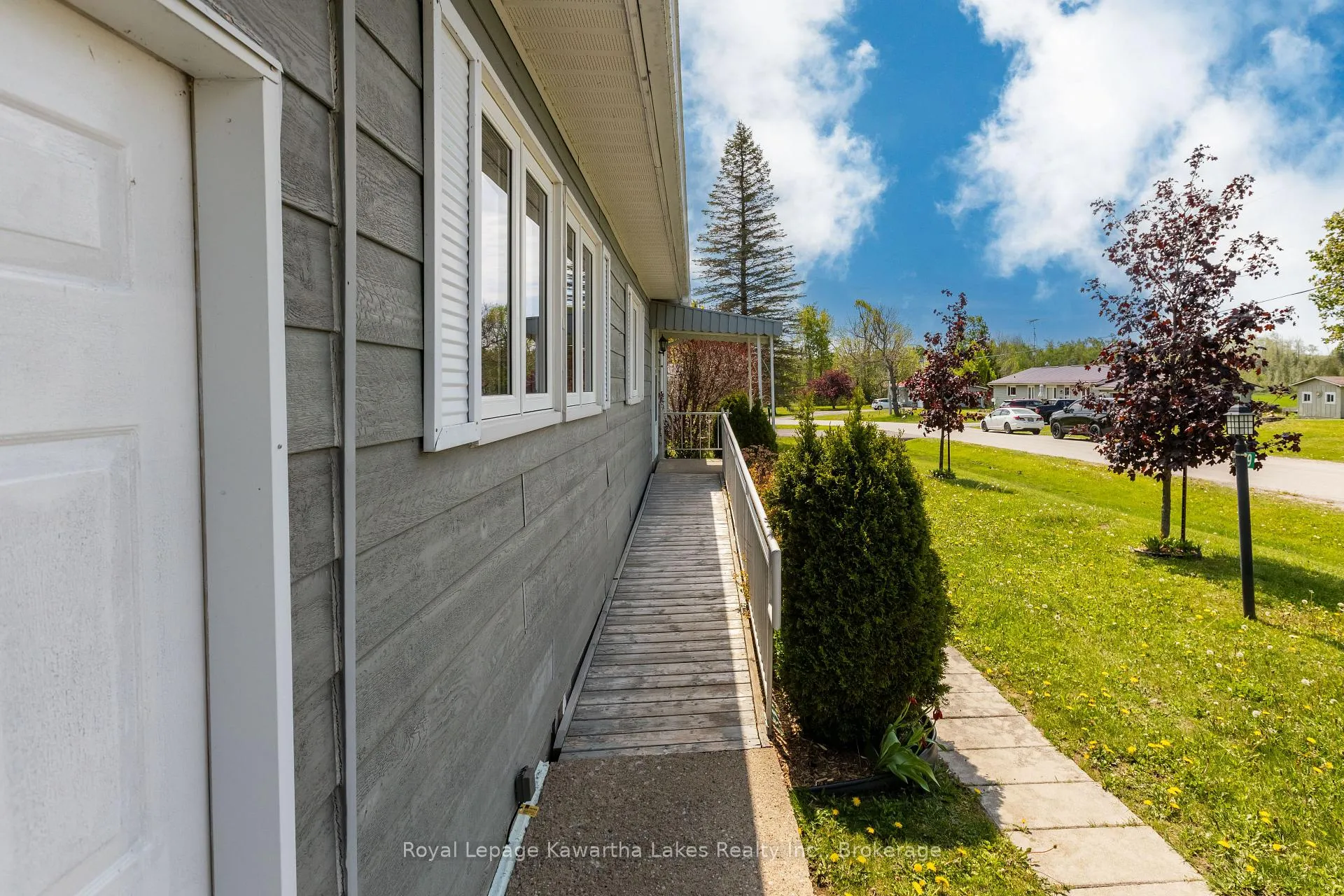 Photo 5 of 9 Vista Drive, Kawartha Lakes, Lindsay — HOMEH