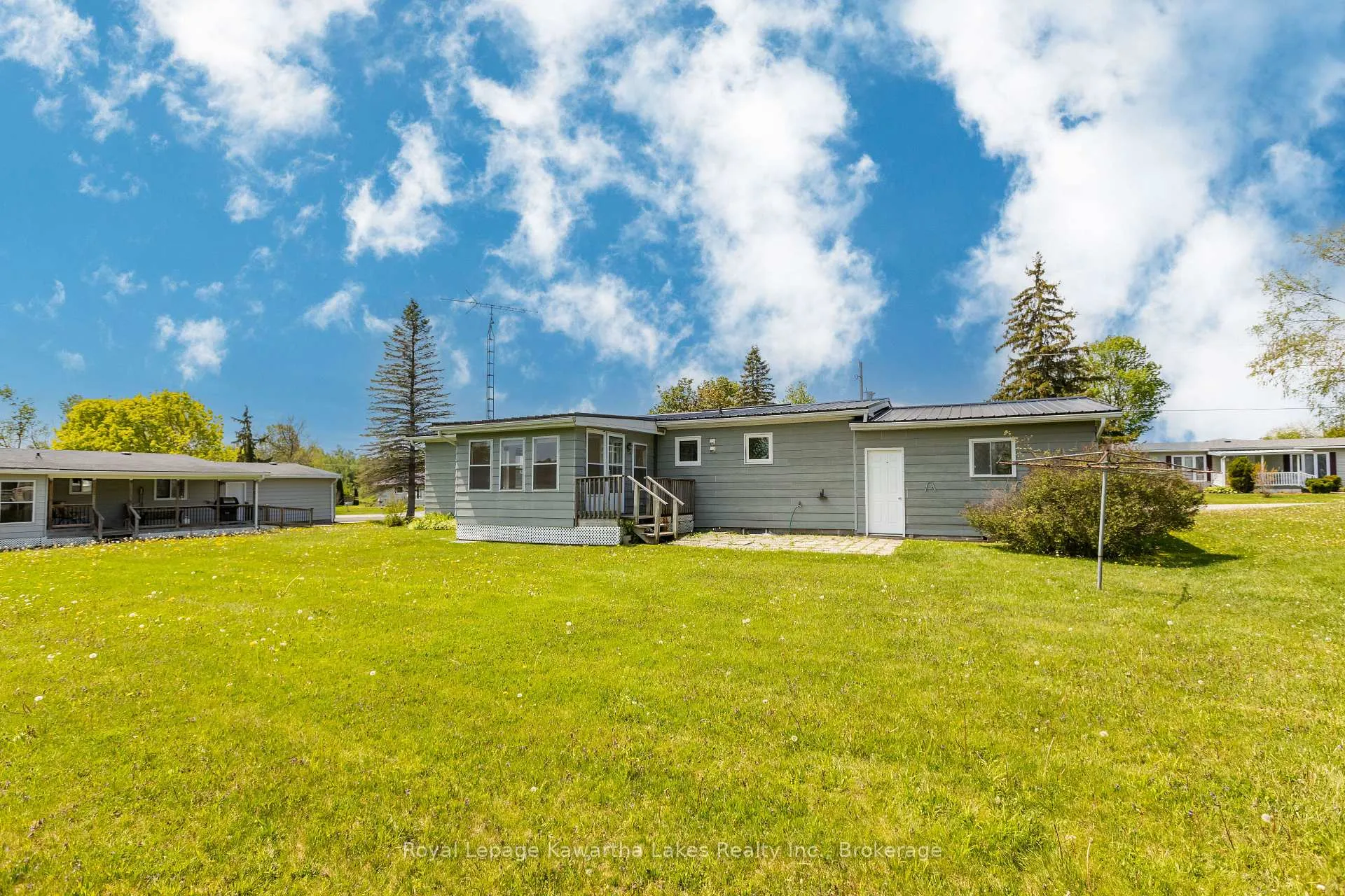 Photo 7 of 9 Vista Drive, Kawartha Lakes, Lindsay — HOMEH