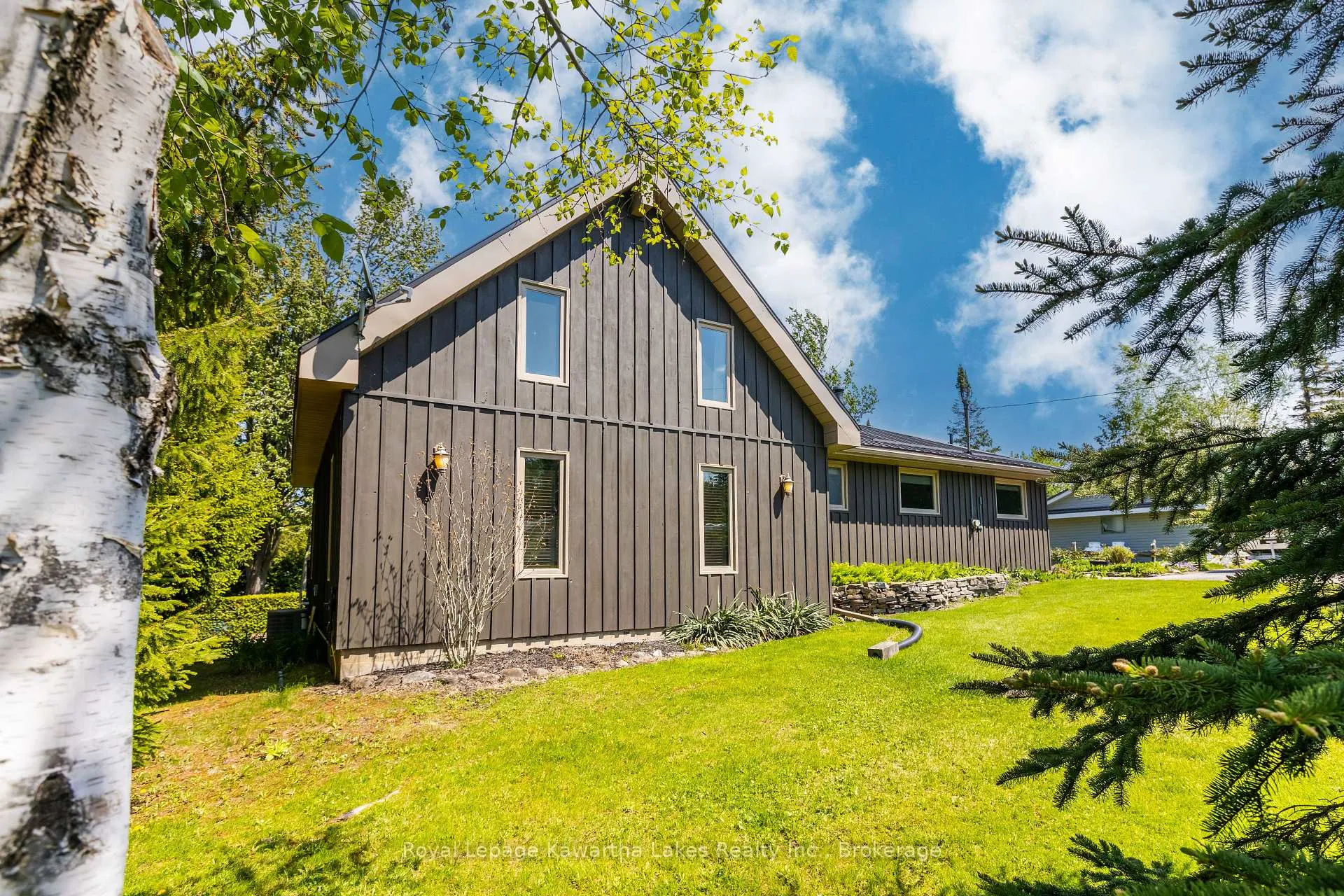 Photo 2 of 236 Crosby Drive, Kawartha Lakes, Bobcaygeon — HOMEH