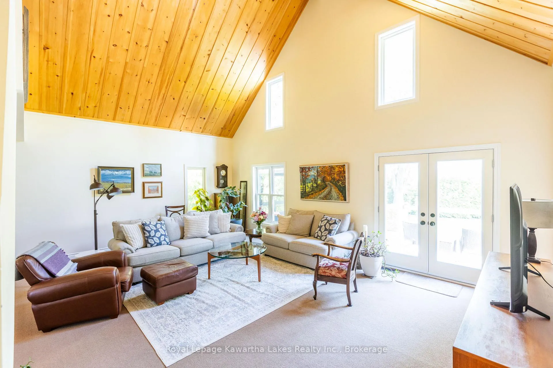 Photo 3 of 236 Crosby Drive, Kawartha Lakes, Bobcaygeon — HOMEH