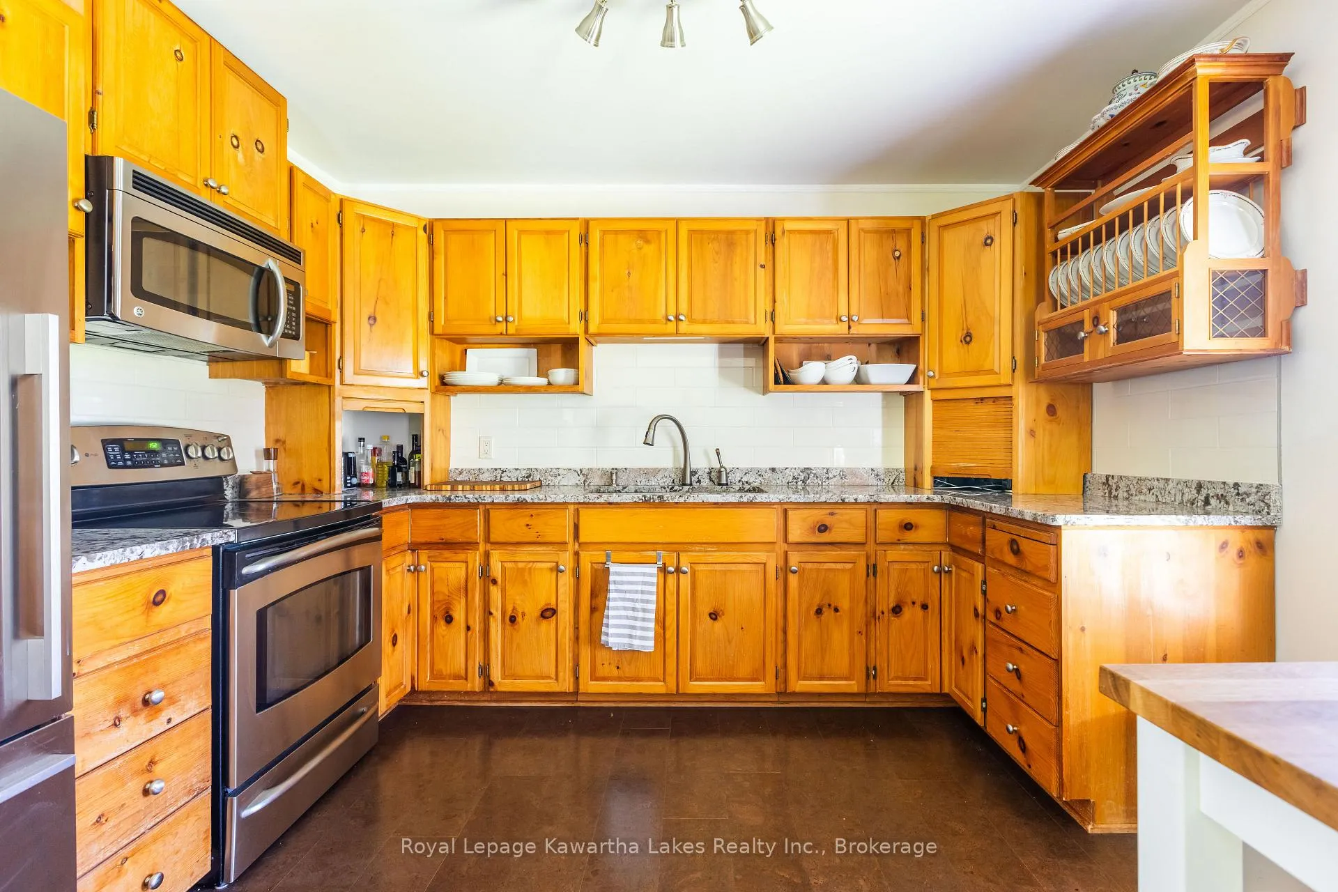 Photo 11 of 236 Crosby Drive, Kawartha Lakes, Bobcaygeon — HOMEH