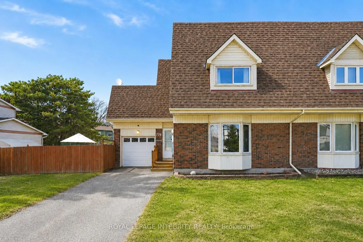 Front of 776 Vinette Crescent
