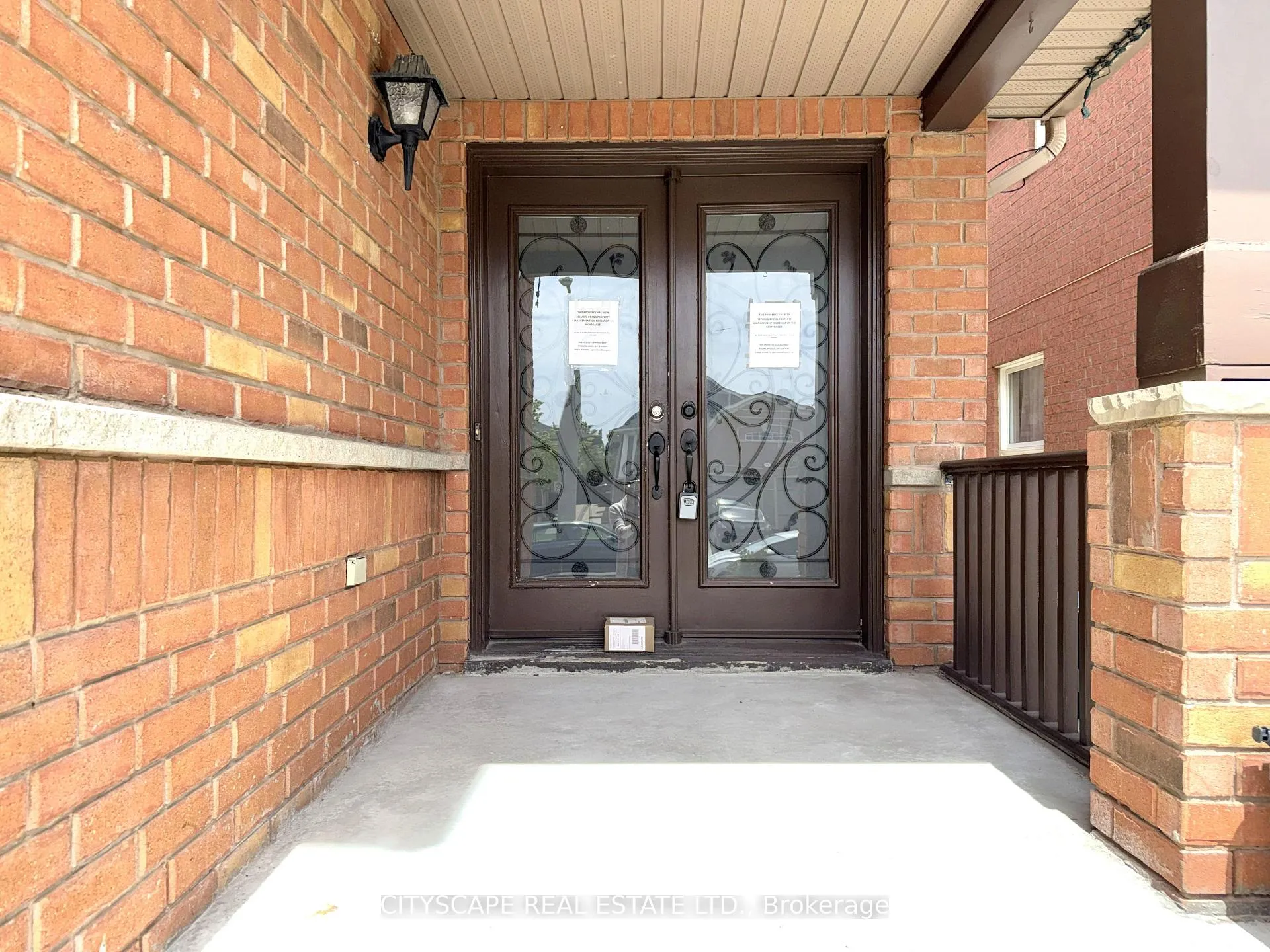 Photo 4 of 68 Vintage Gate, Brampton, Fletcher's Creek Village — HOMEH