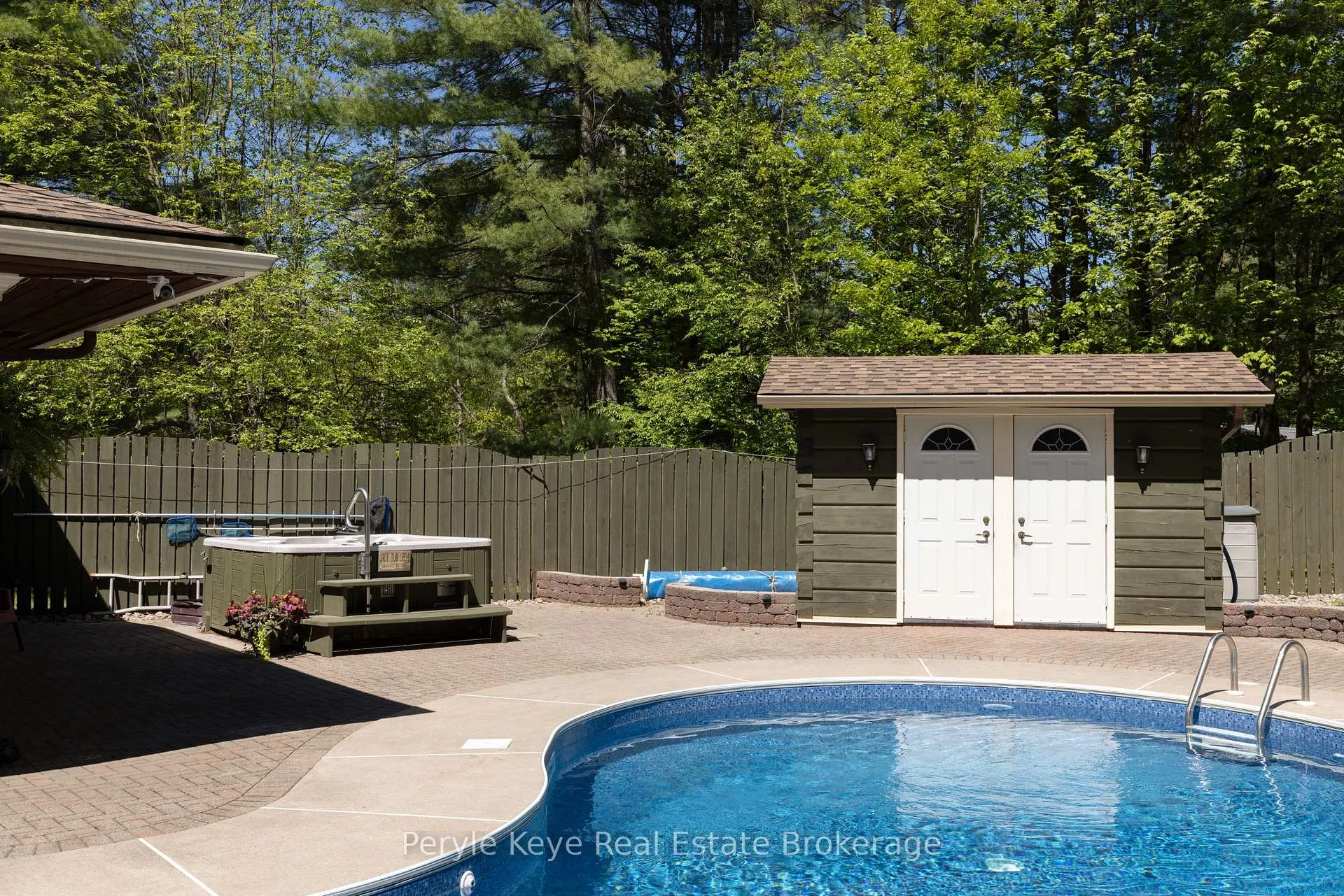 Photo 23 of 1 Kevin Crescent, Bracebridge, Monck (Bracebridge) — HOMEH