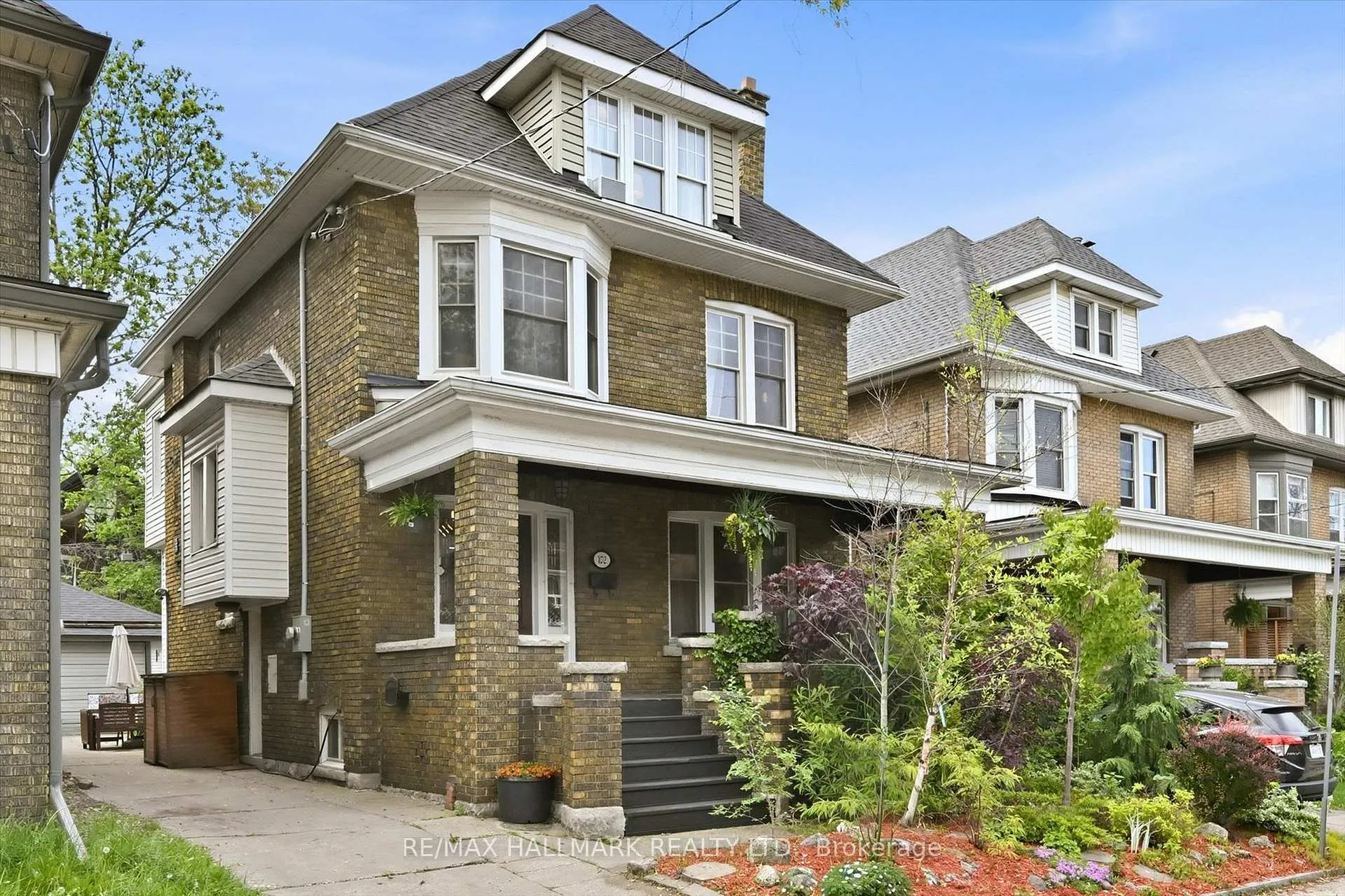 Photo 2 of 102 Carrick Avenue, Hamilton, Stipley — HOMEH