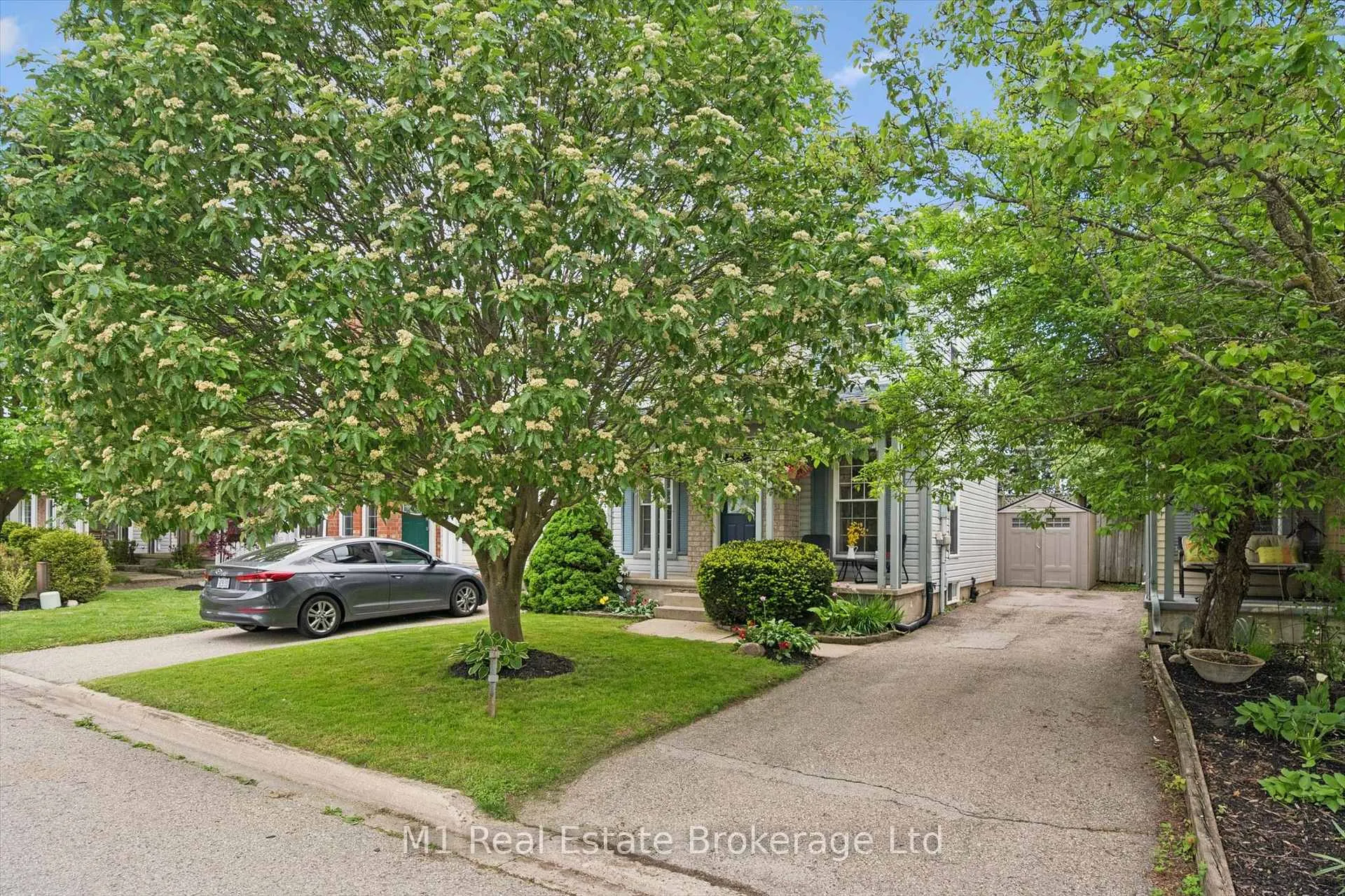 Photo 7 of 668 Jacob Lane, Waterloo — HOMEH