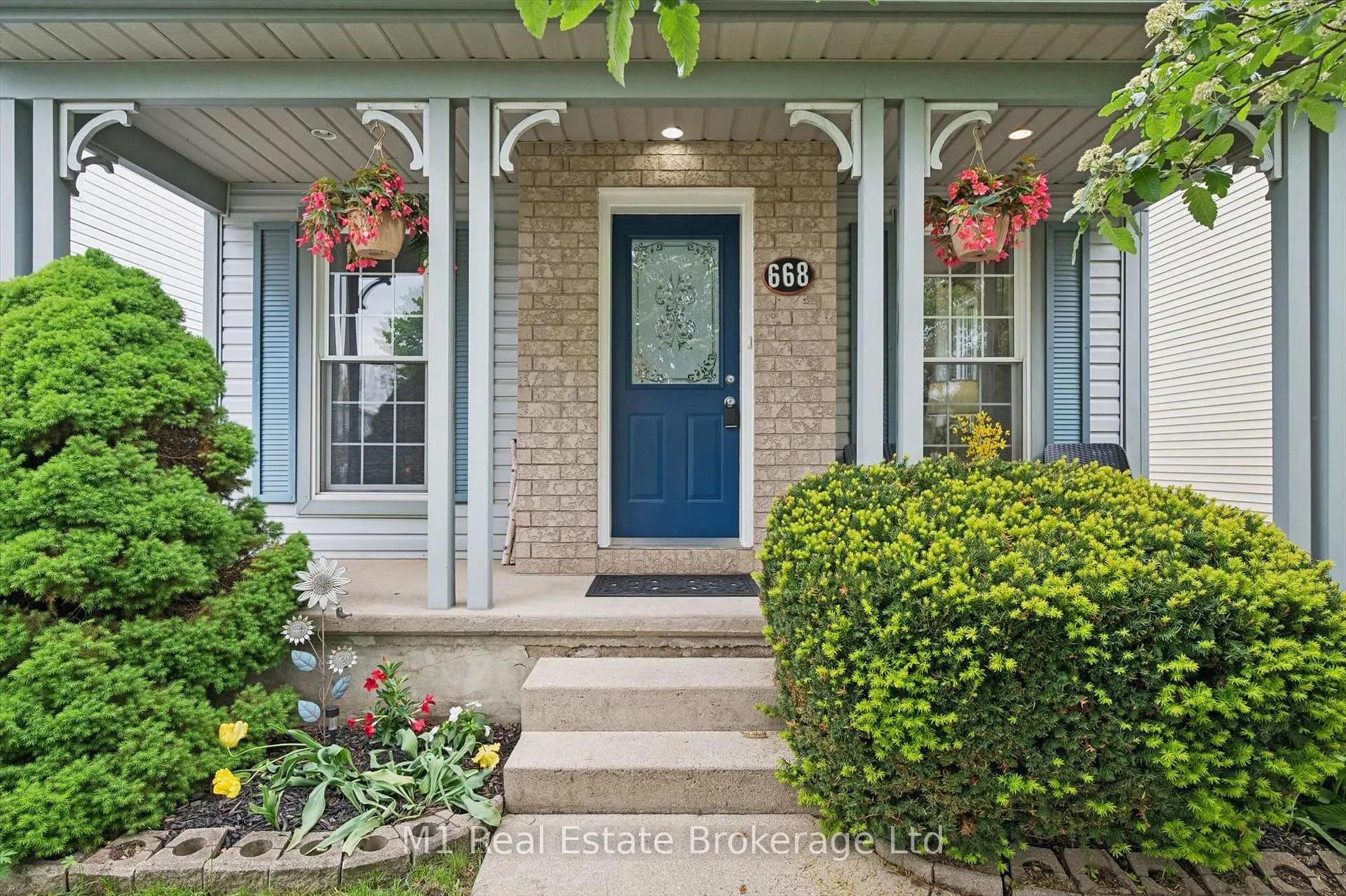 Photo 8 of 668 Jacob Lane, Waterloo — HOMEH