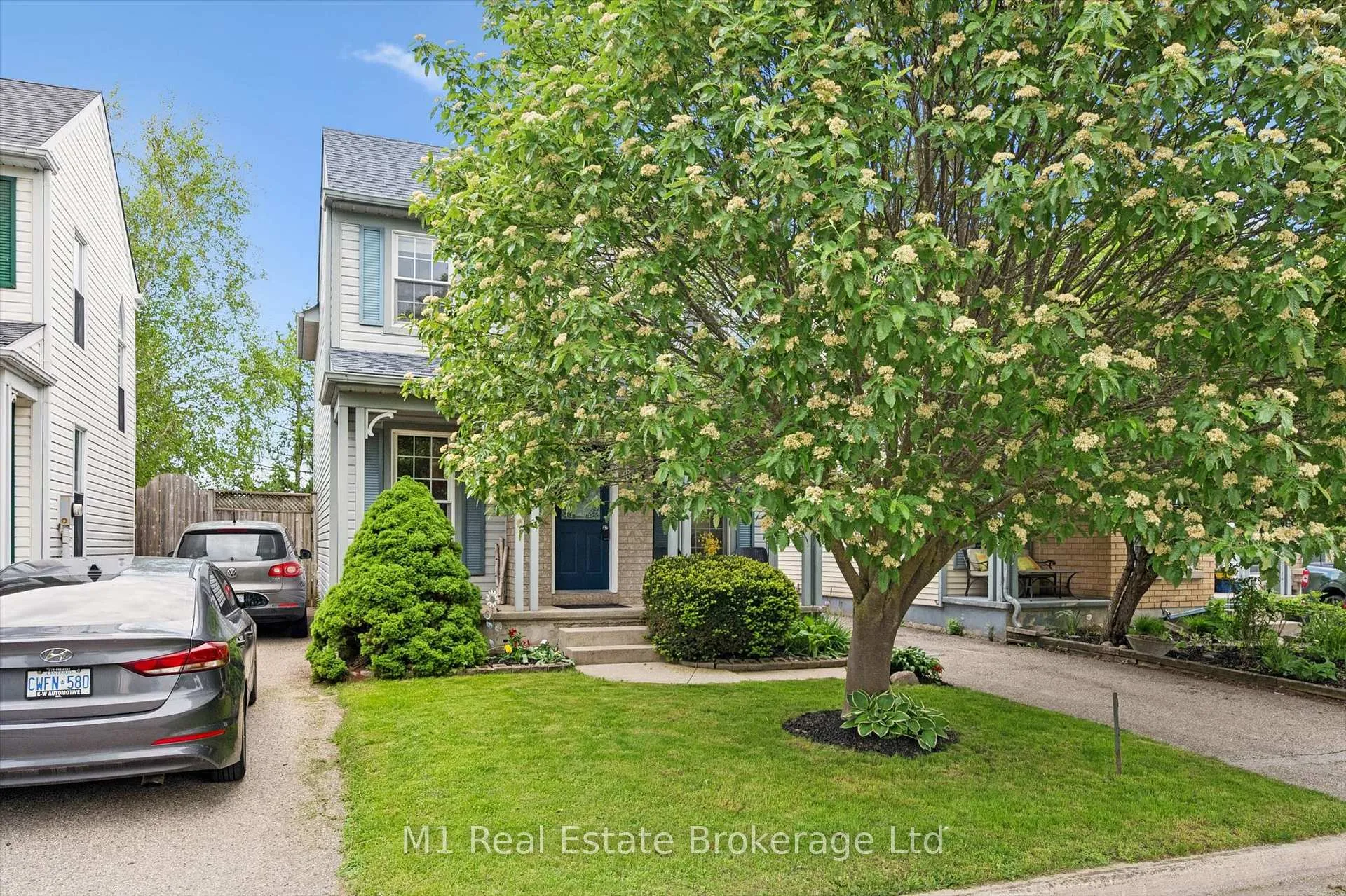 Photo 10 of 668 Jacob Lane, Waterloo — HOMEH