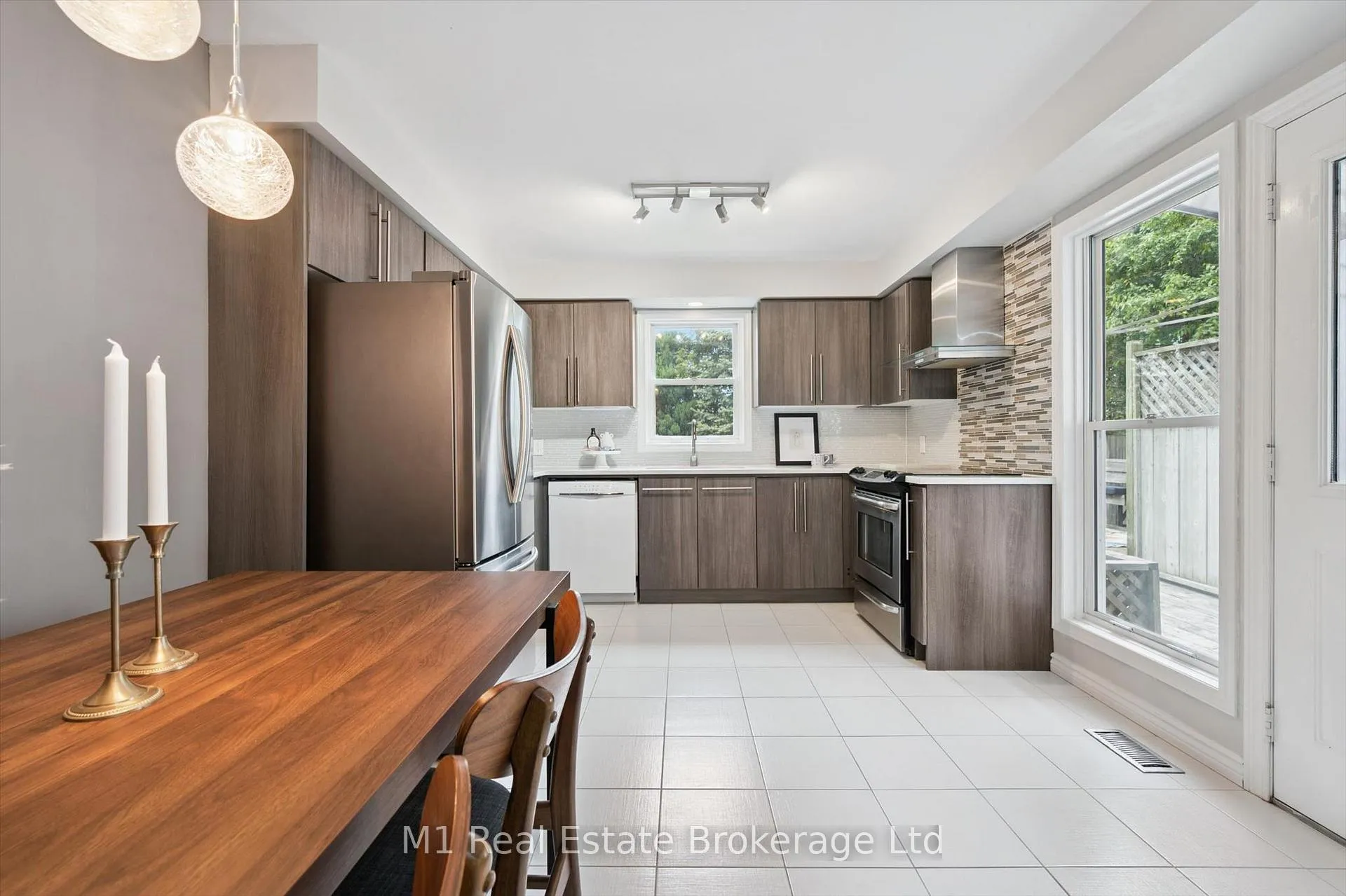 Photo 18 of 668 Jacob Lane, Waterloo — HOMEH