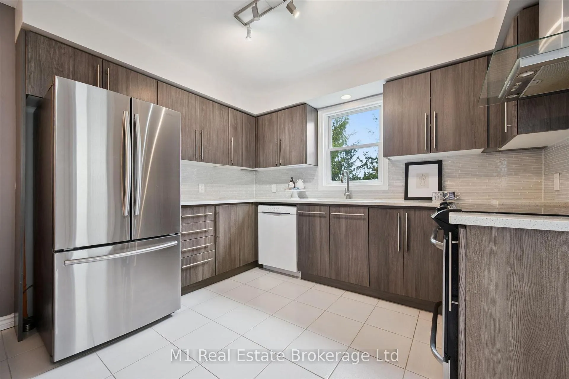 Photo 20 of 668 Jacob Lane, Waterloo — HOMEH