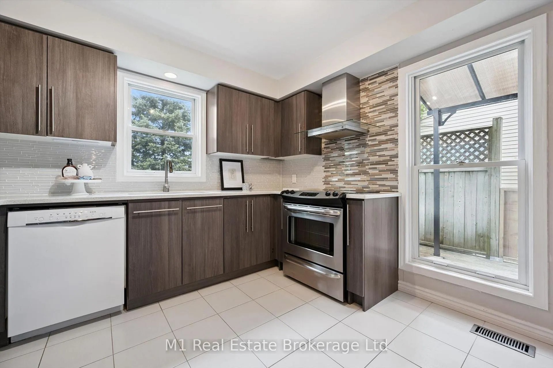 Photo 21 of 668 Jacob Lane, Waterloo — HOMEH