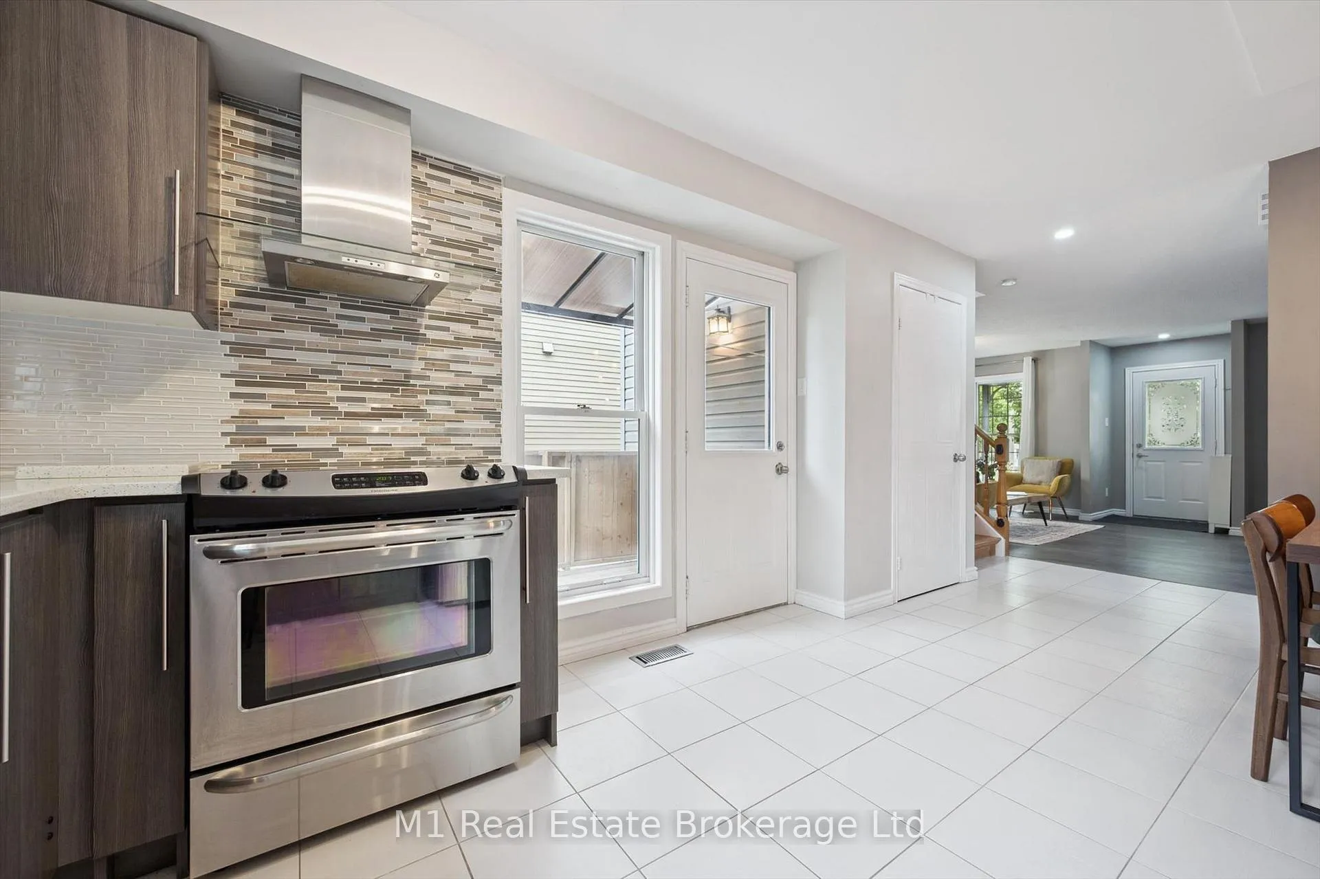 Photo 23 of 668 Jacob Lane, Waterloo — HOMEH