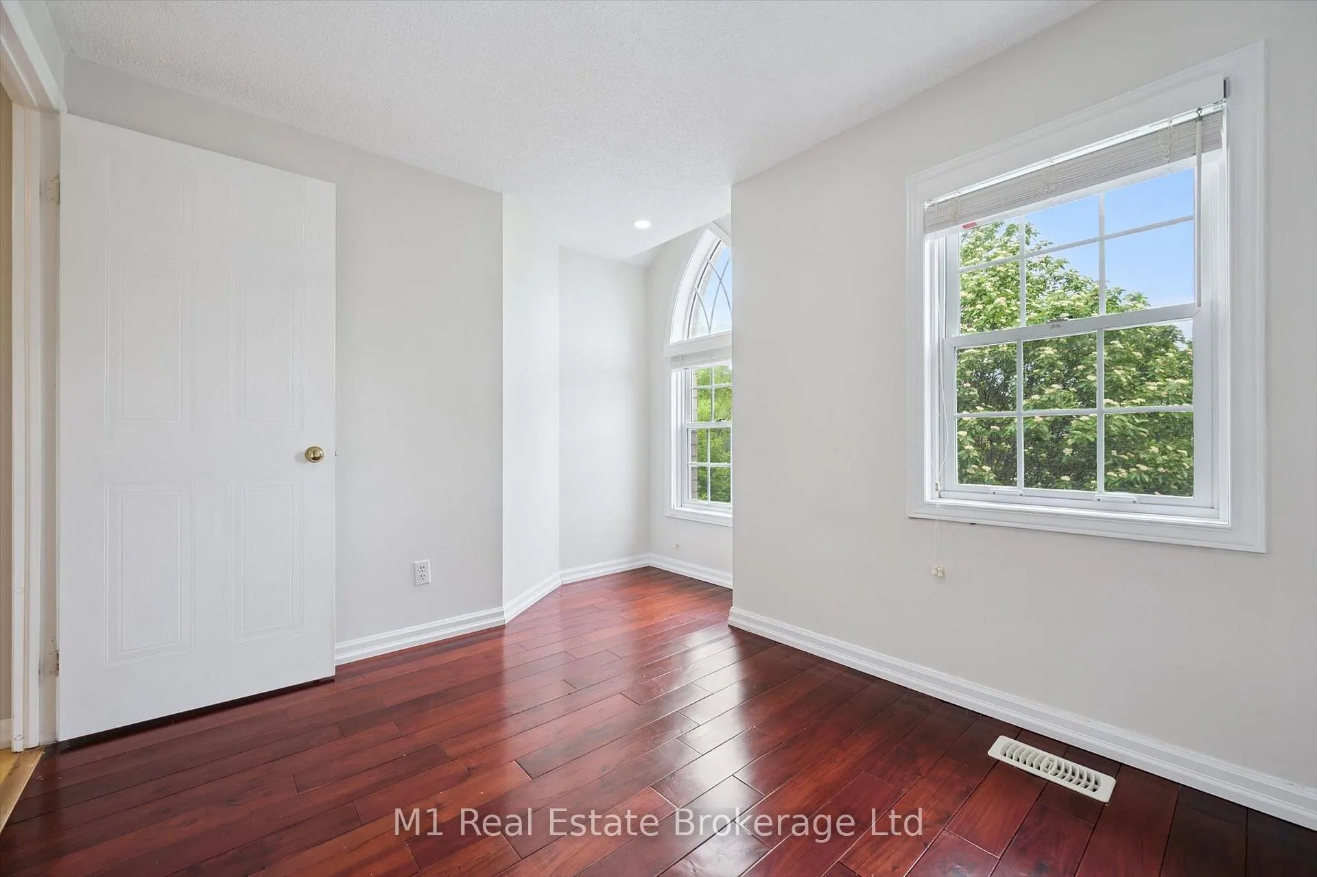 Photo 28 of 668 Jacob Lane, Waterloo — HOMEH