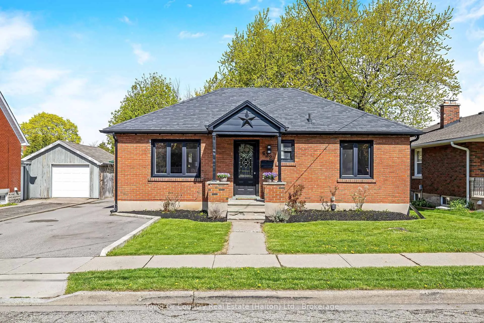 Photo 2 of 632 Waterloo Street S, Cambridge, Preston Centre — HOMEH