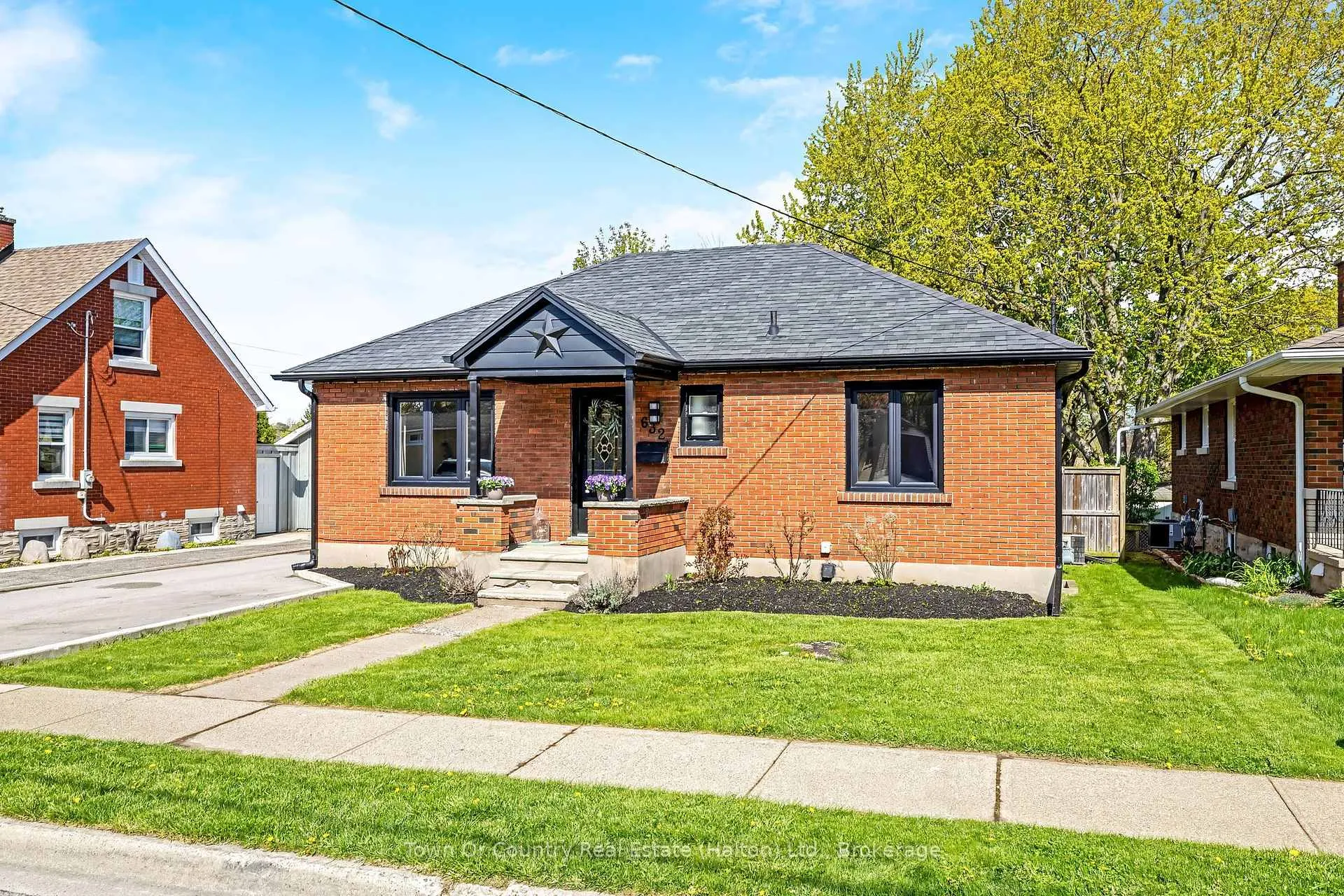 Photo 3 of 632 Waterloo Street S, Cambridge, Preston Centre — HOMEH