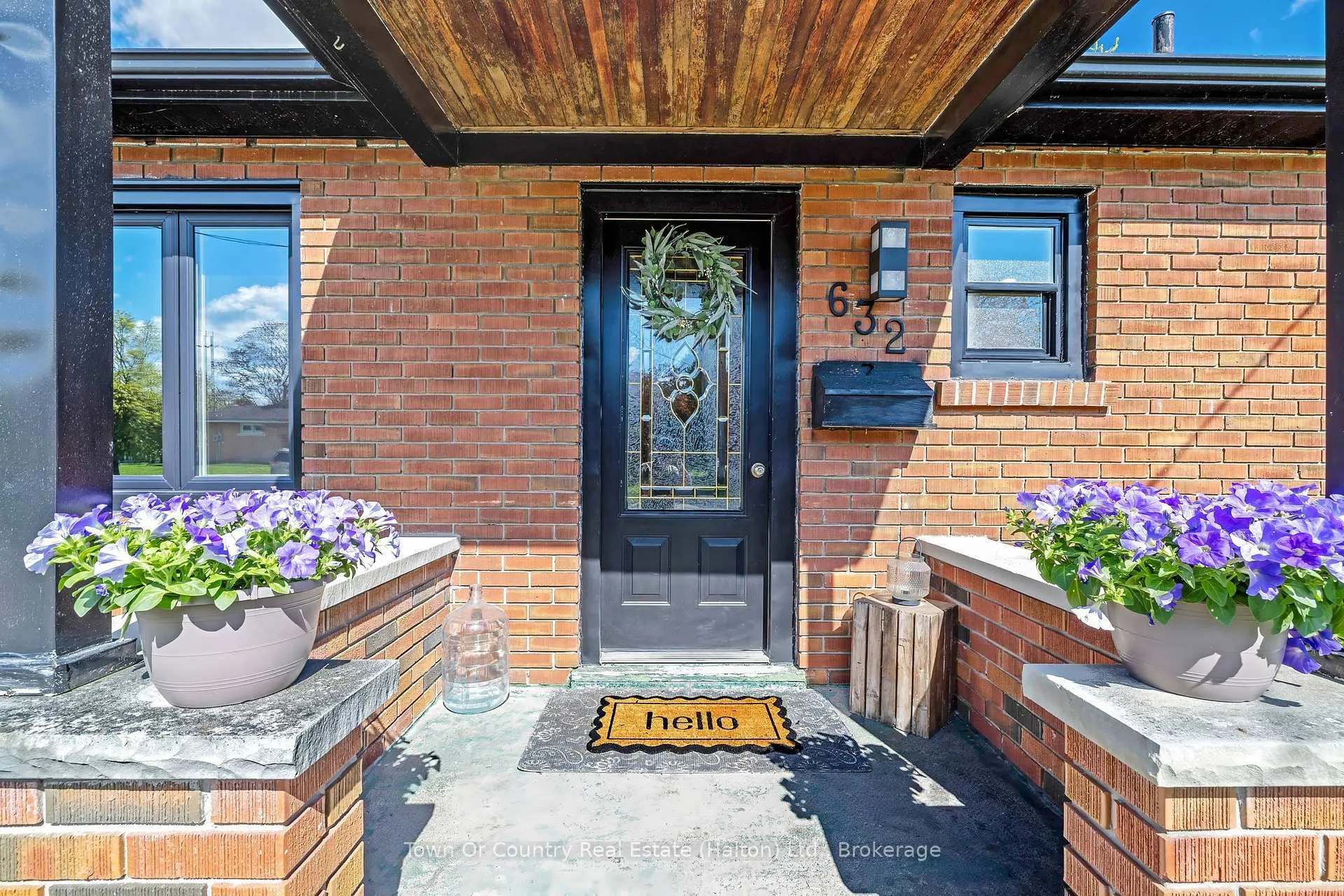 Photo 4 of 632 Waterloo Street S, Cambridge, Preston Centre — HOMEH