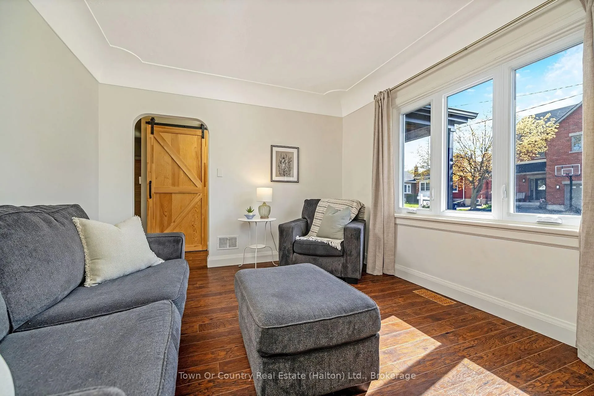 Photo 7 of 632 Waterloo Street S, Cambridge, Preston Centre — HOMEH